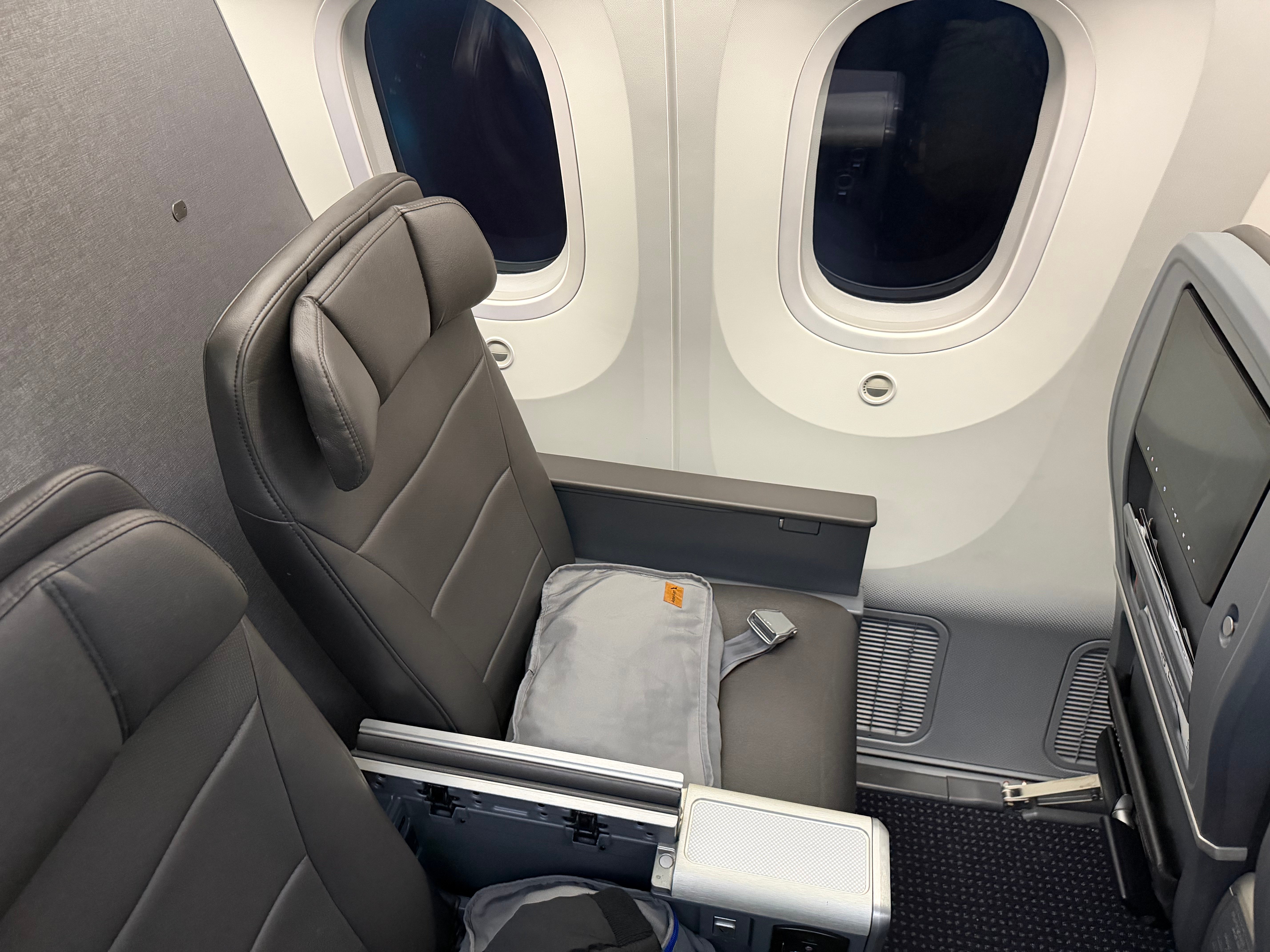 American Airlines Main Cabin Extra seats 9A and 9C on the Boeing 787-8.
