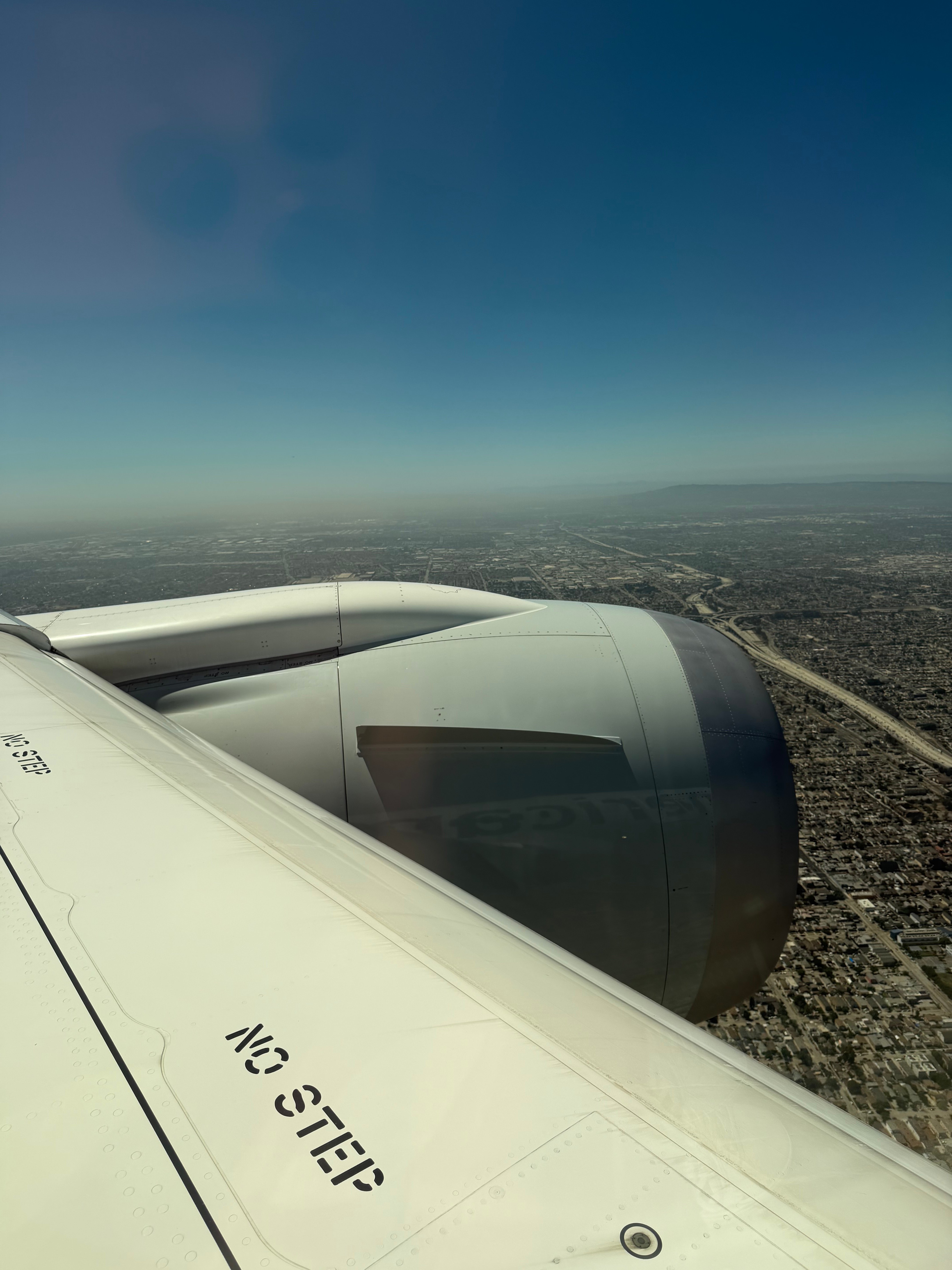 American Airlines Boeing 787-8 wing during the descent over Los Angeles.