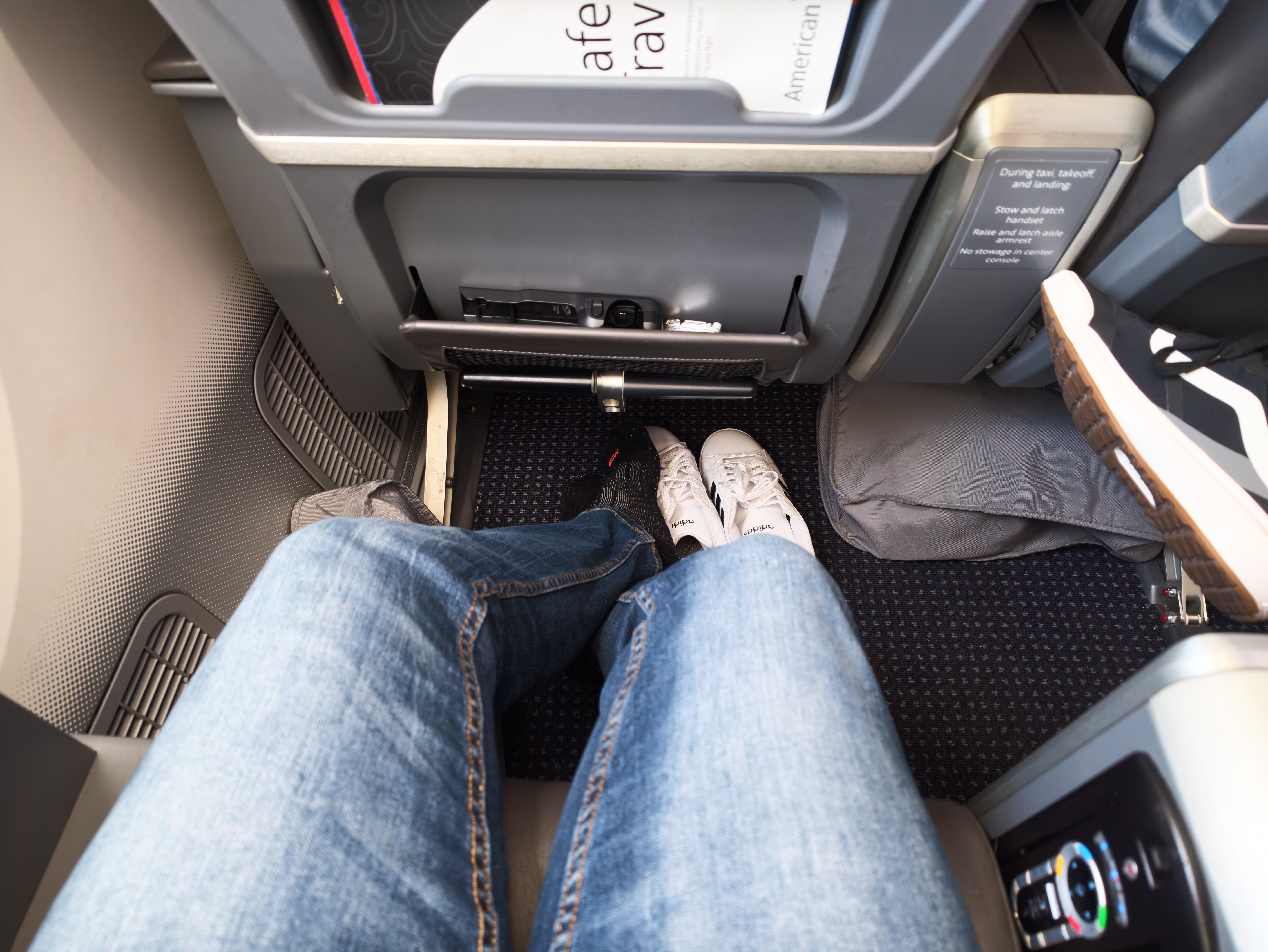 Wide view of the legroom and footrest in American 787-8 Main Cabin Extra.