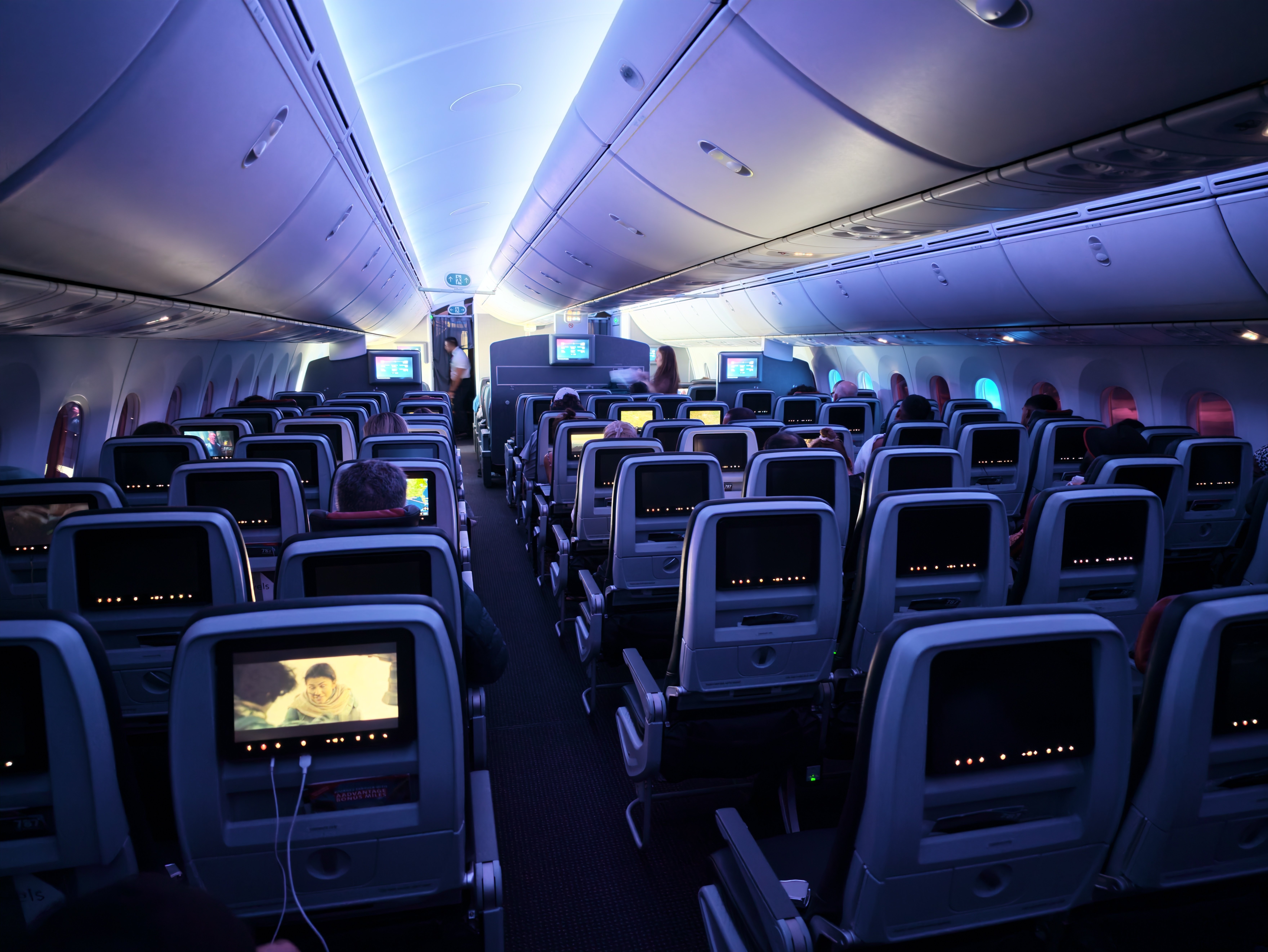 Center view through the American Airlines Boeing 787-8 Economy cabin.