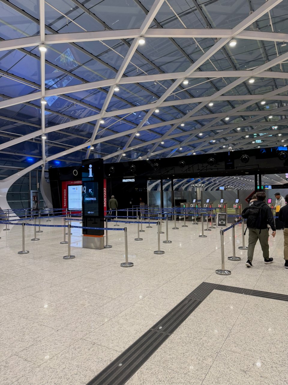 Short Fast Pass queue at Buenos Aires Ezeiza security.