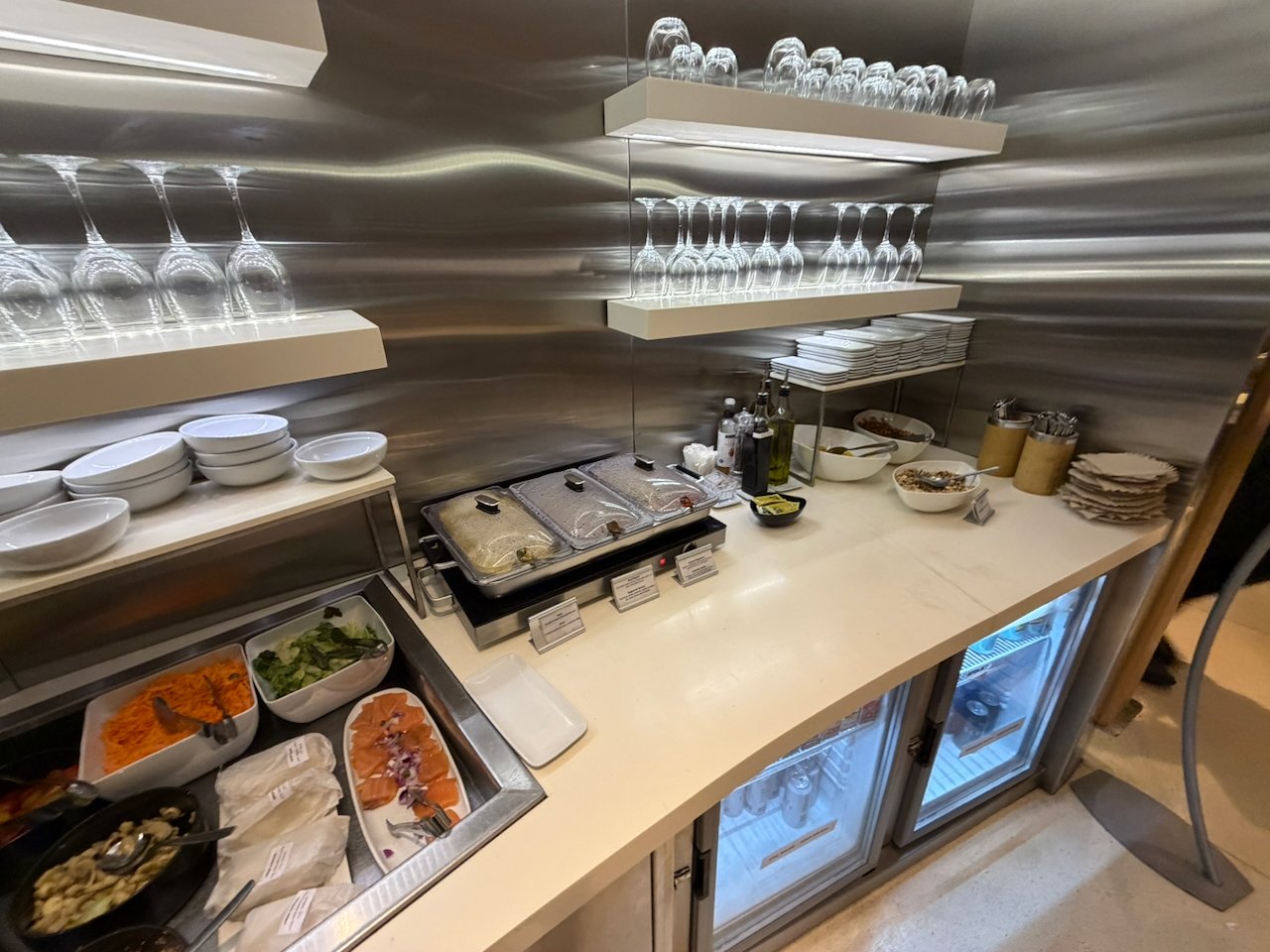 Hot and cold buffet at the American Airlines Iberia lounge at Ezeiza.