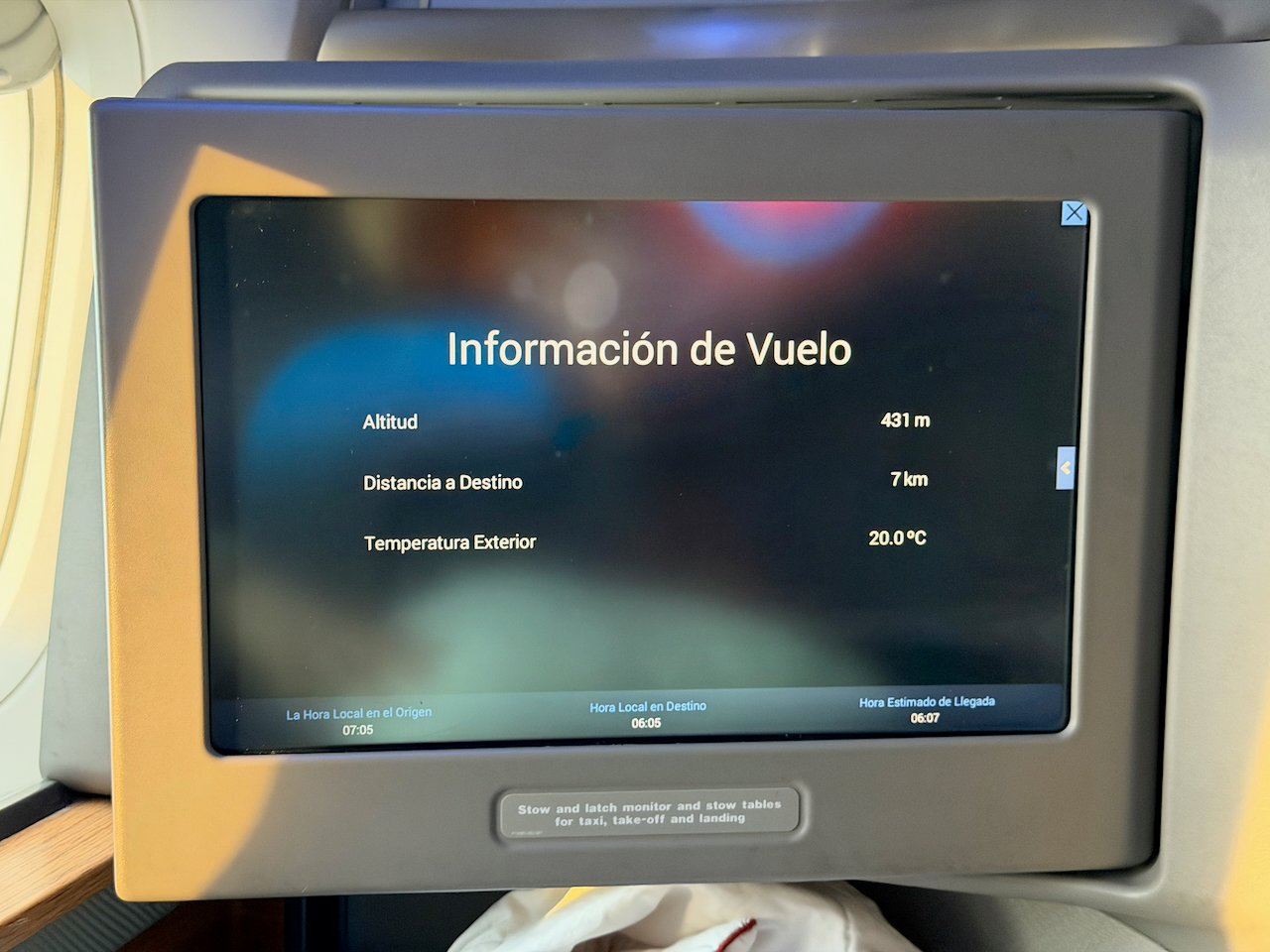 Flight information screen showing the approach into New York.