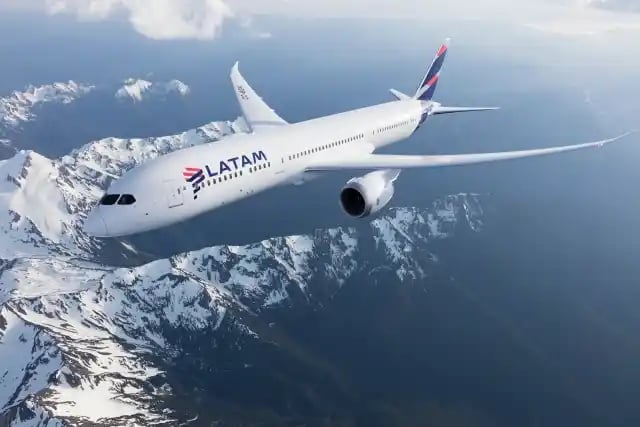 787-8 de LATAM.
