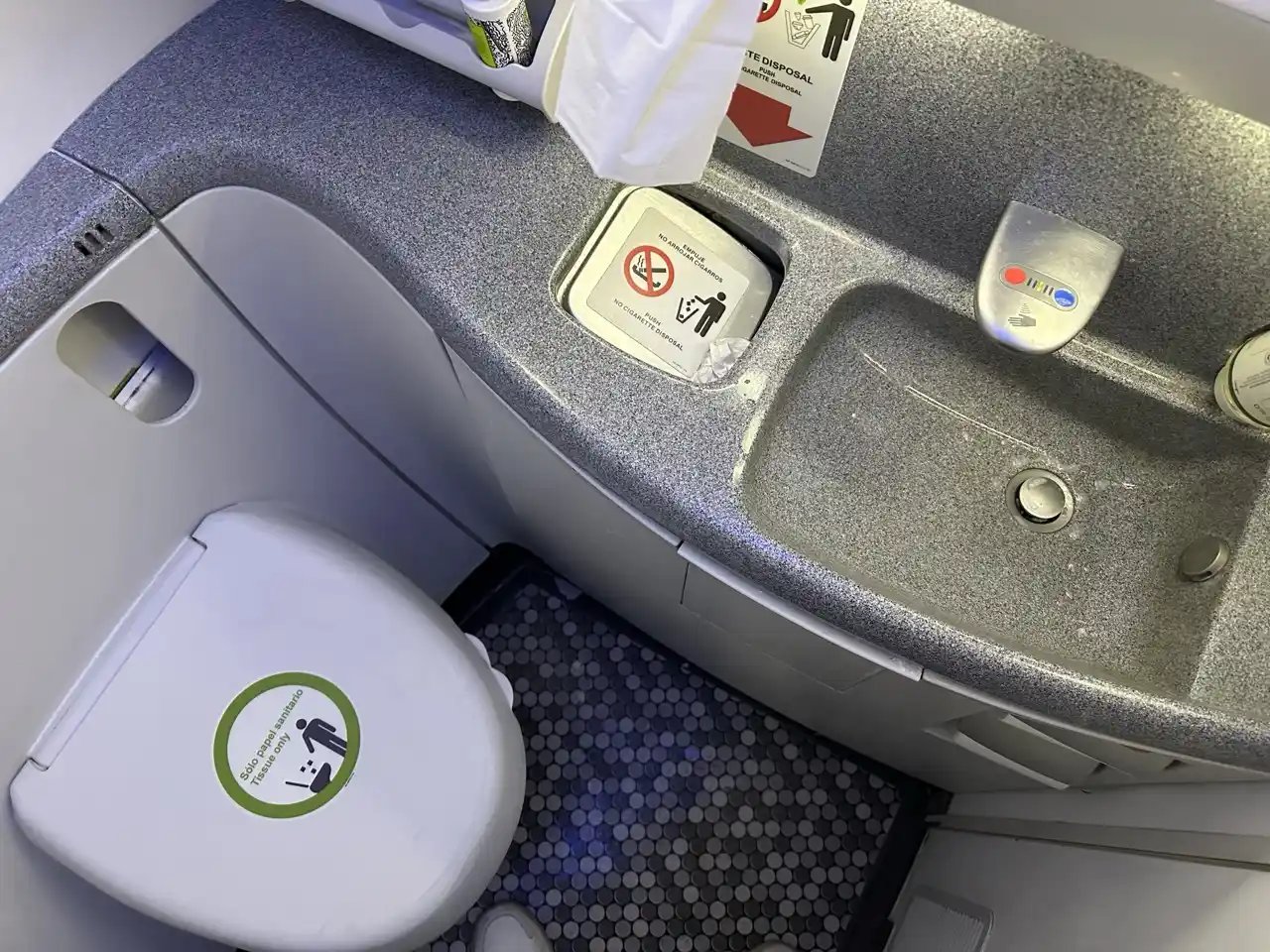 Baños en Clase Ejecutiva Aeroméxico 787-8