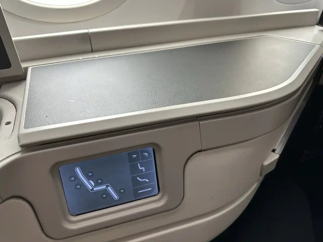 Reposabrazos Clase Business Aeroméxico 787-9 (Premier One)