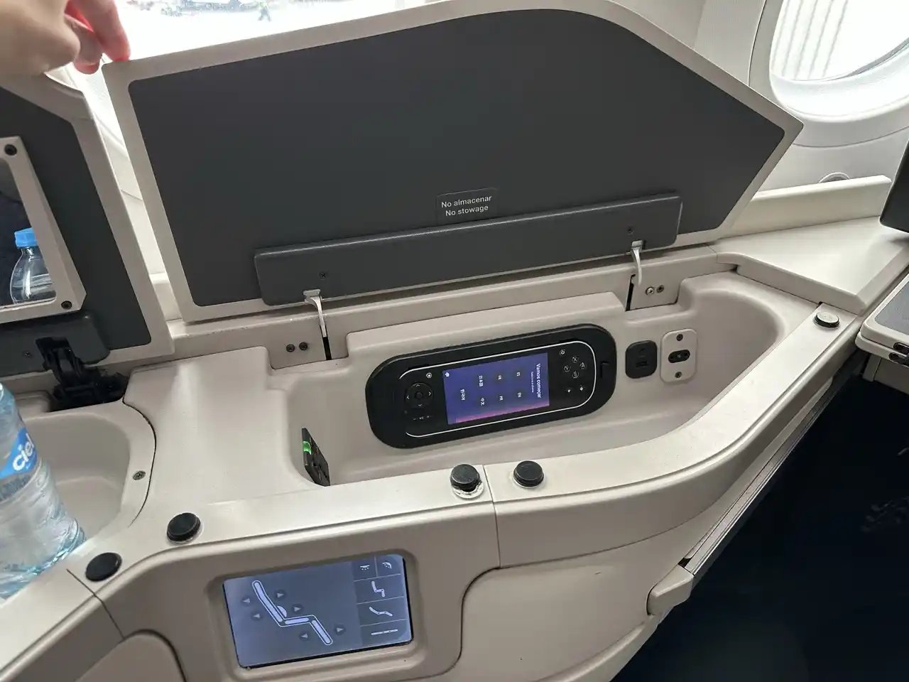 Reposabrazos Clase Business Aeroméxico 787-9 (Premier One)