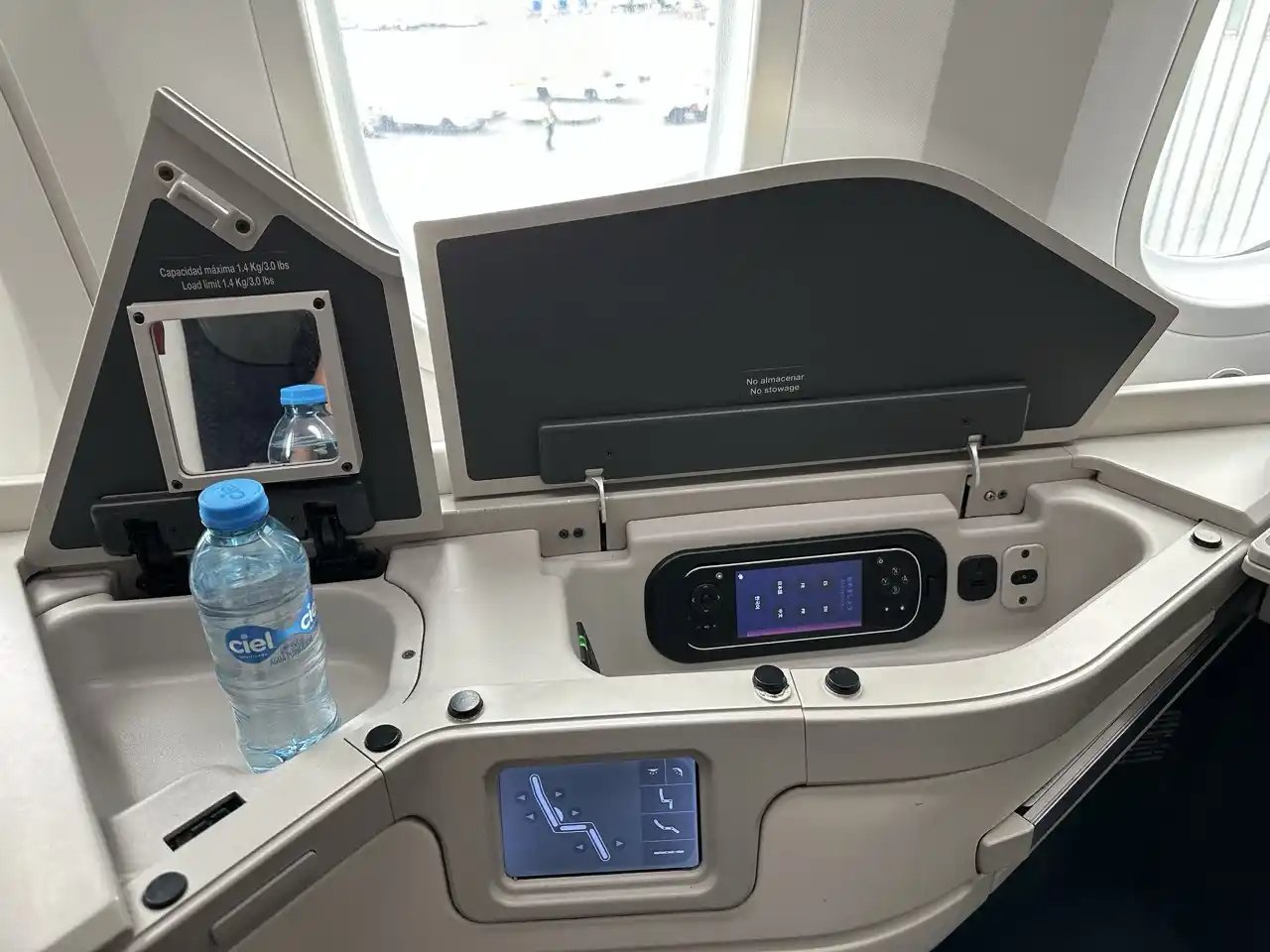 Reposabrazos Clase Business Aeroméxico 787-9 (Premier One)