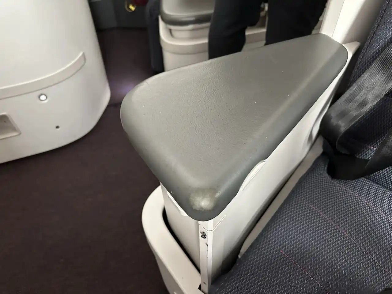 Reposabrazos abatible Clase Business Aeroméxico 787-9