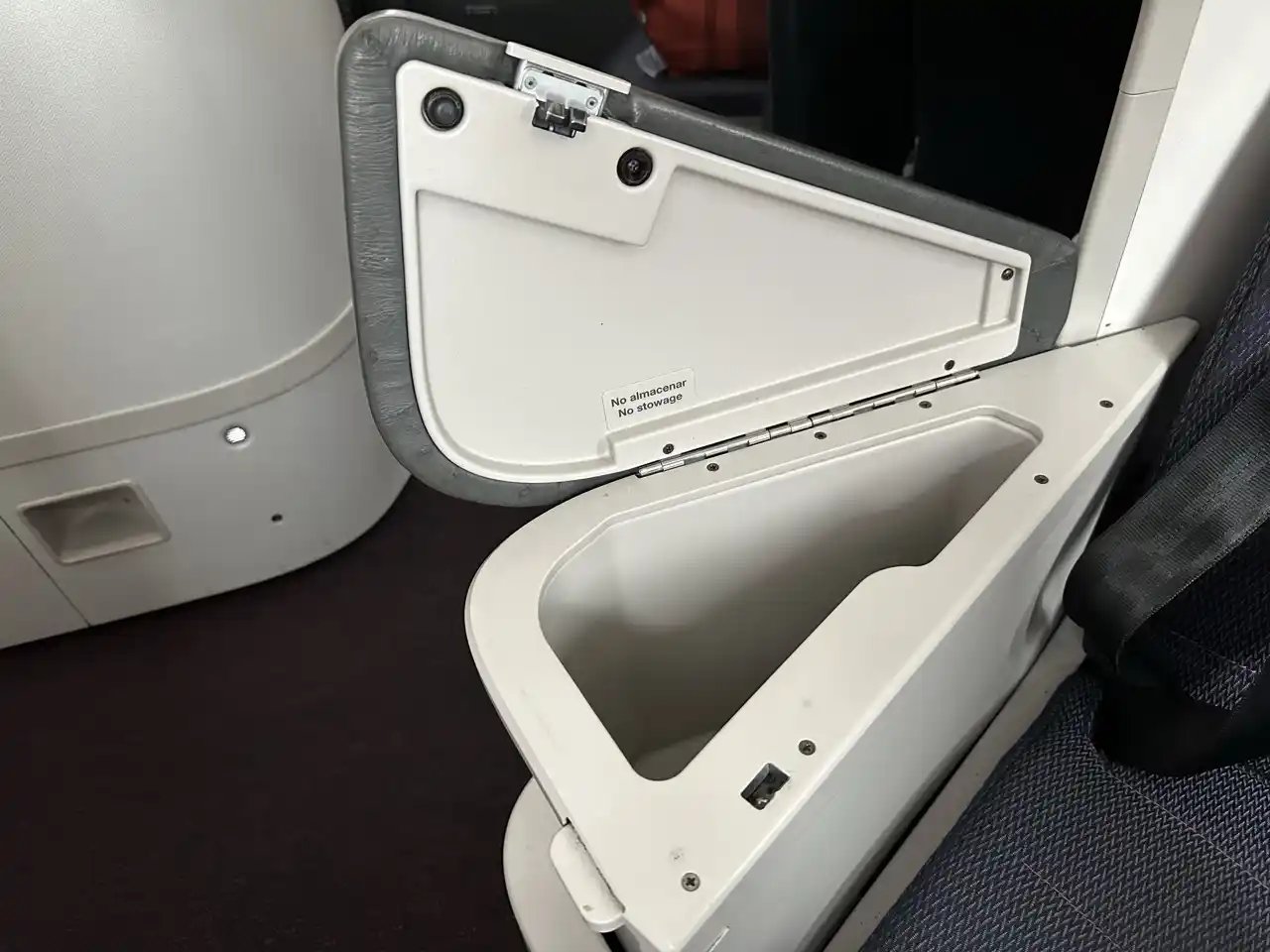 Reposabrazos abatible Clase Business Aeroméxico 787-9
