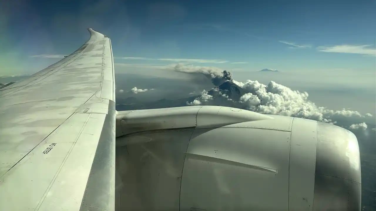 Volcán Popocatépetl durante el despegue del Aeroméxico 787-9