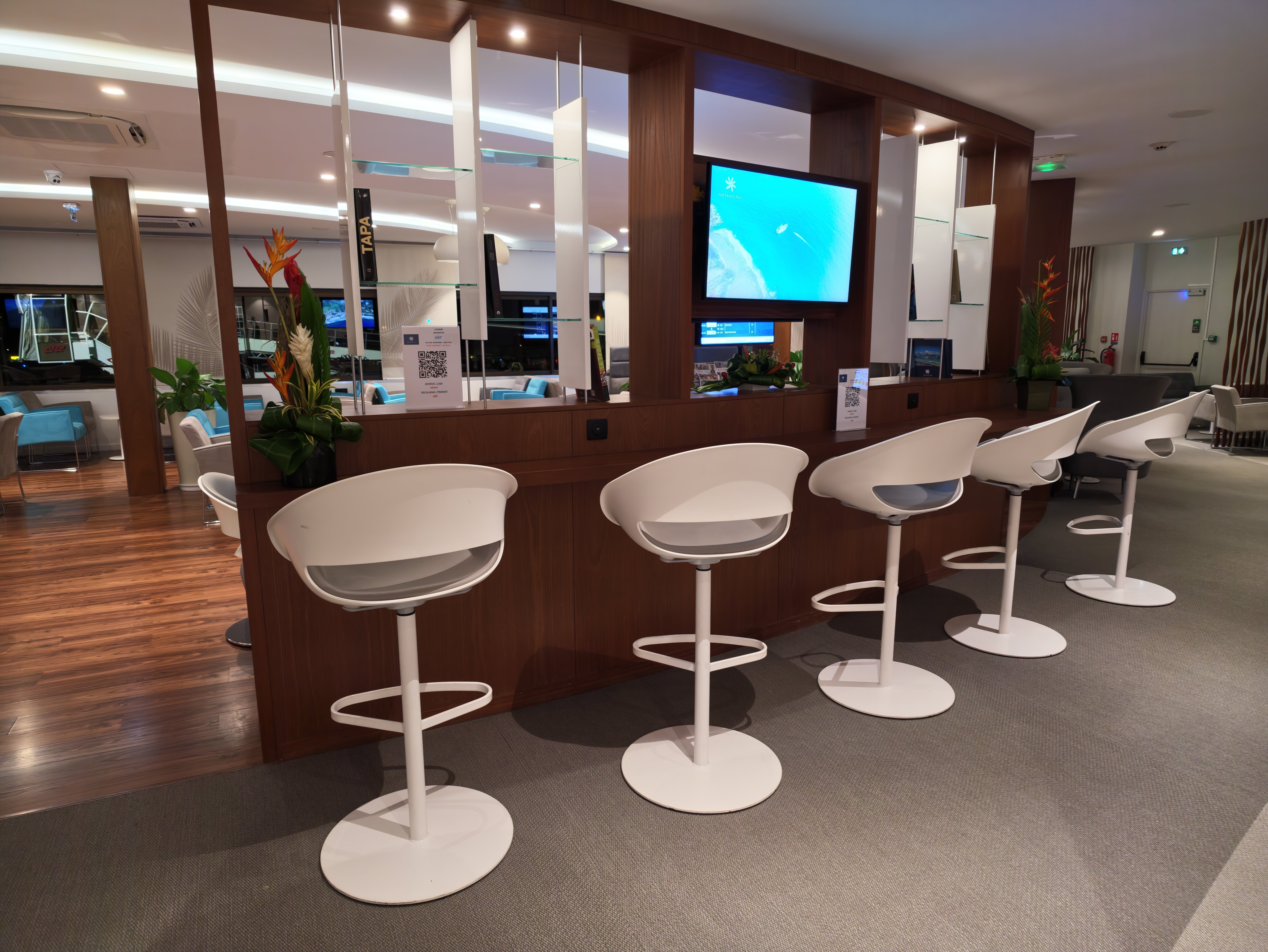 Counter seating with high stools in the lounge.