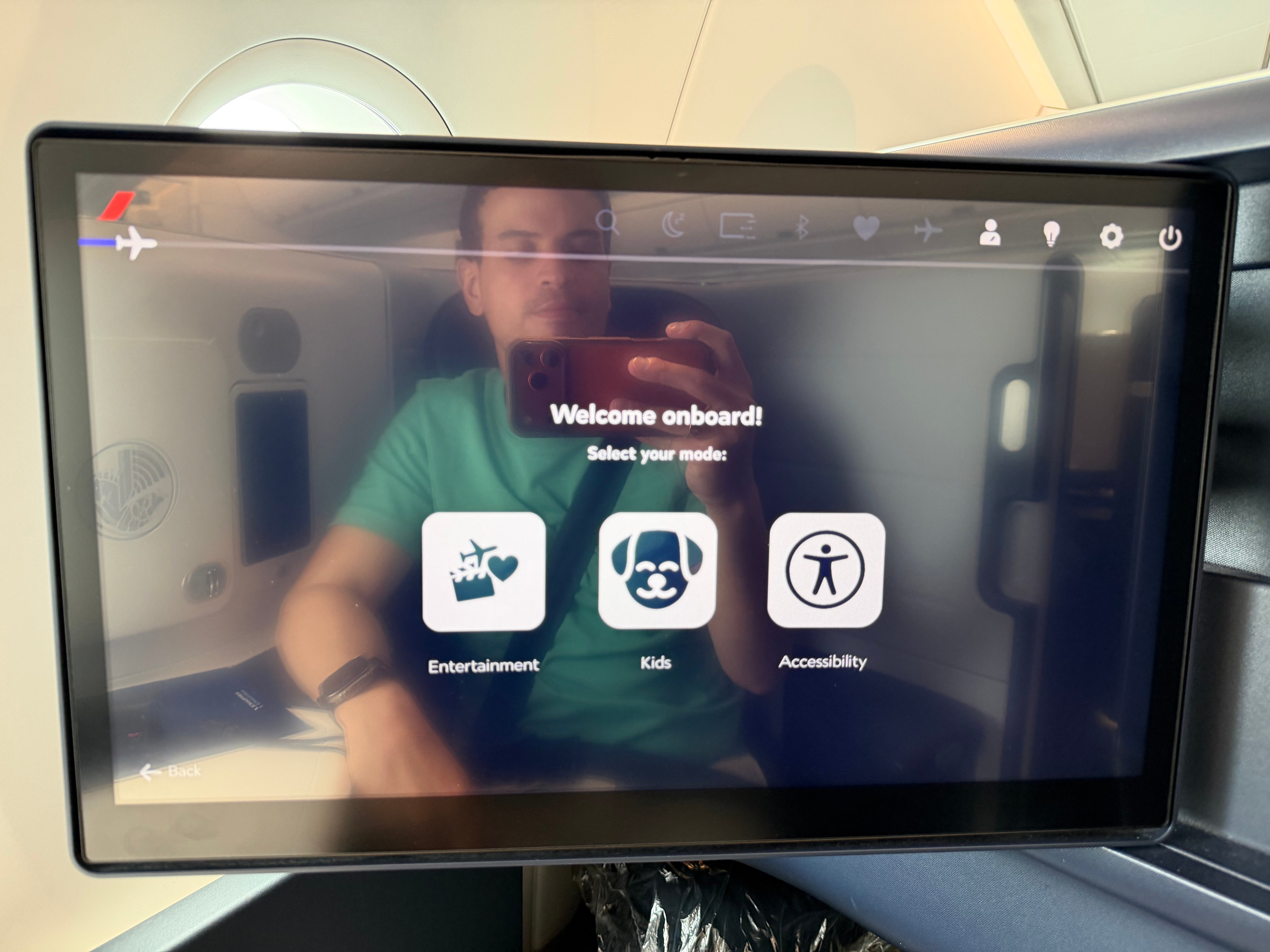 Air France entertainment menu with an accessibility option.