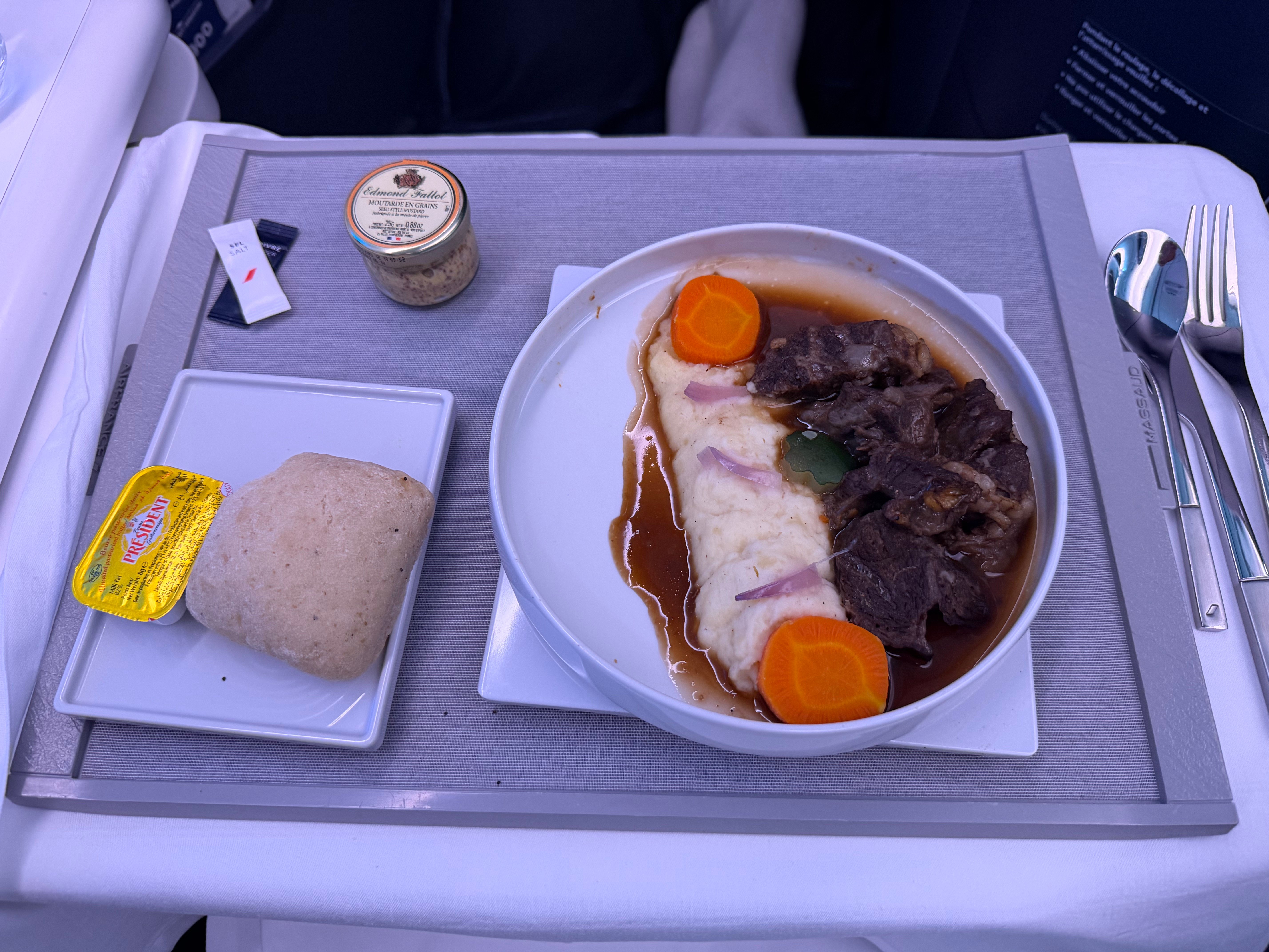 Braised beef cheek with potatoes and carrots for lunch.