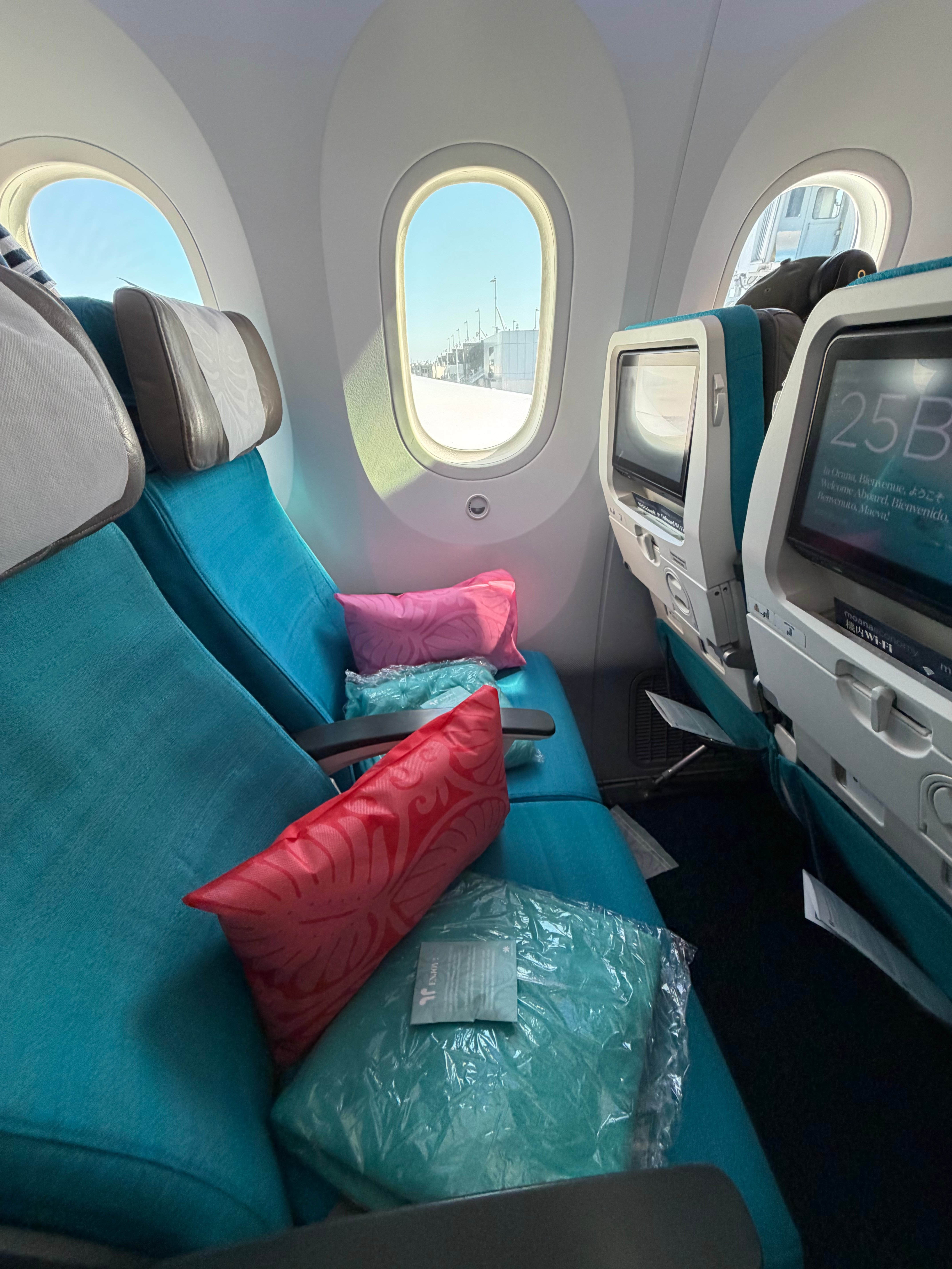 Moana Economy seats beside the window on the Air Tahiti Nui Boeing 787-9.