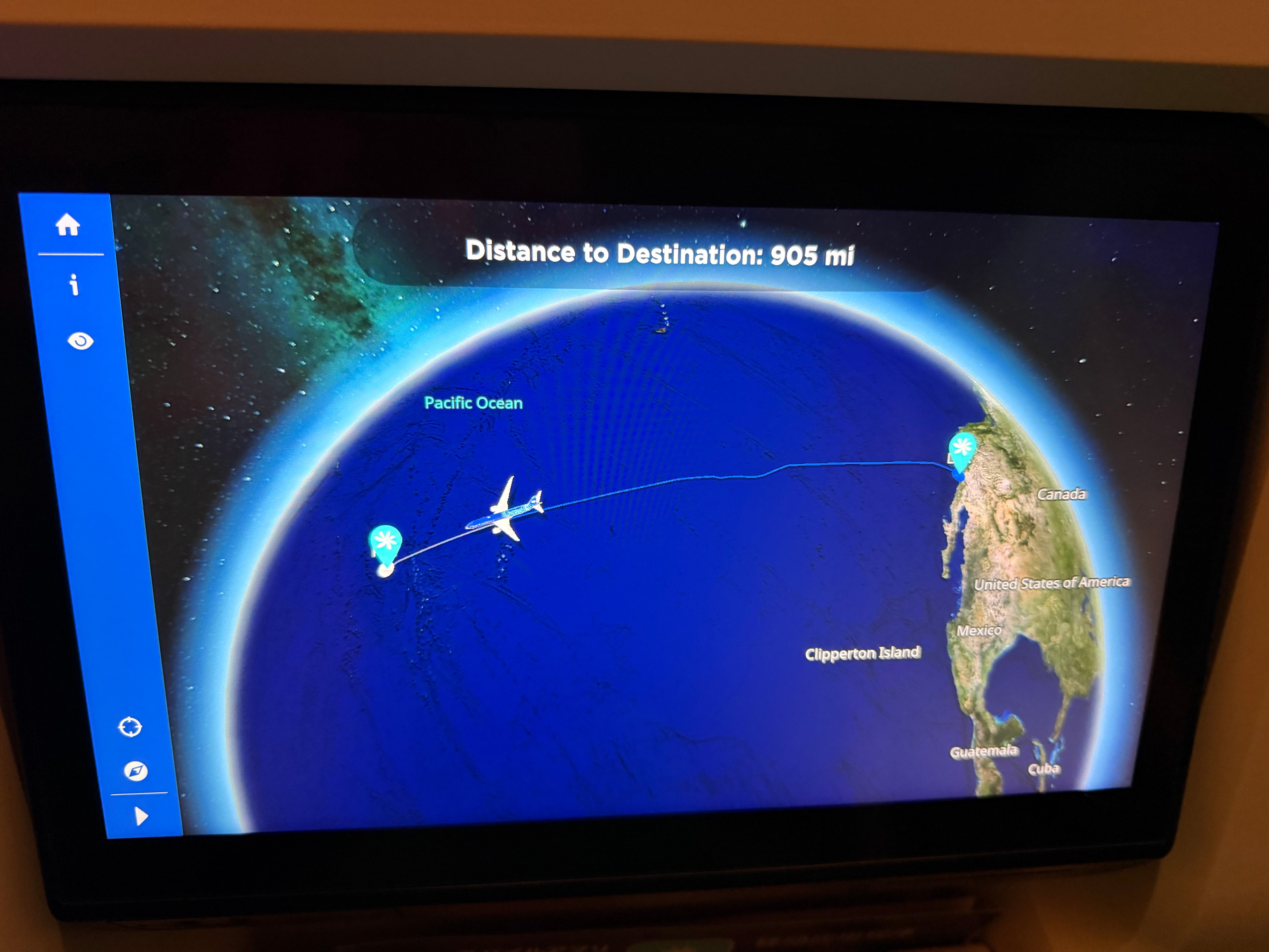 Air Tahiti Nui flight map showing TN7 over the Pacific Ocean.