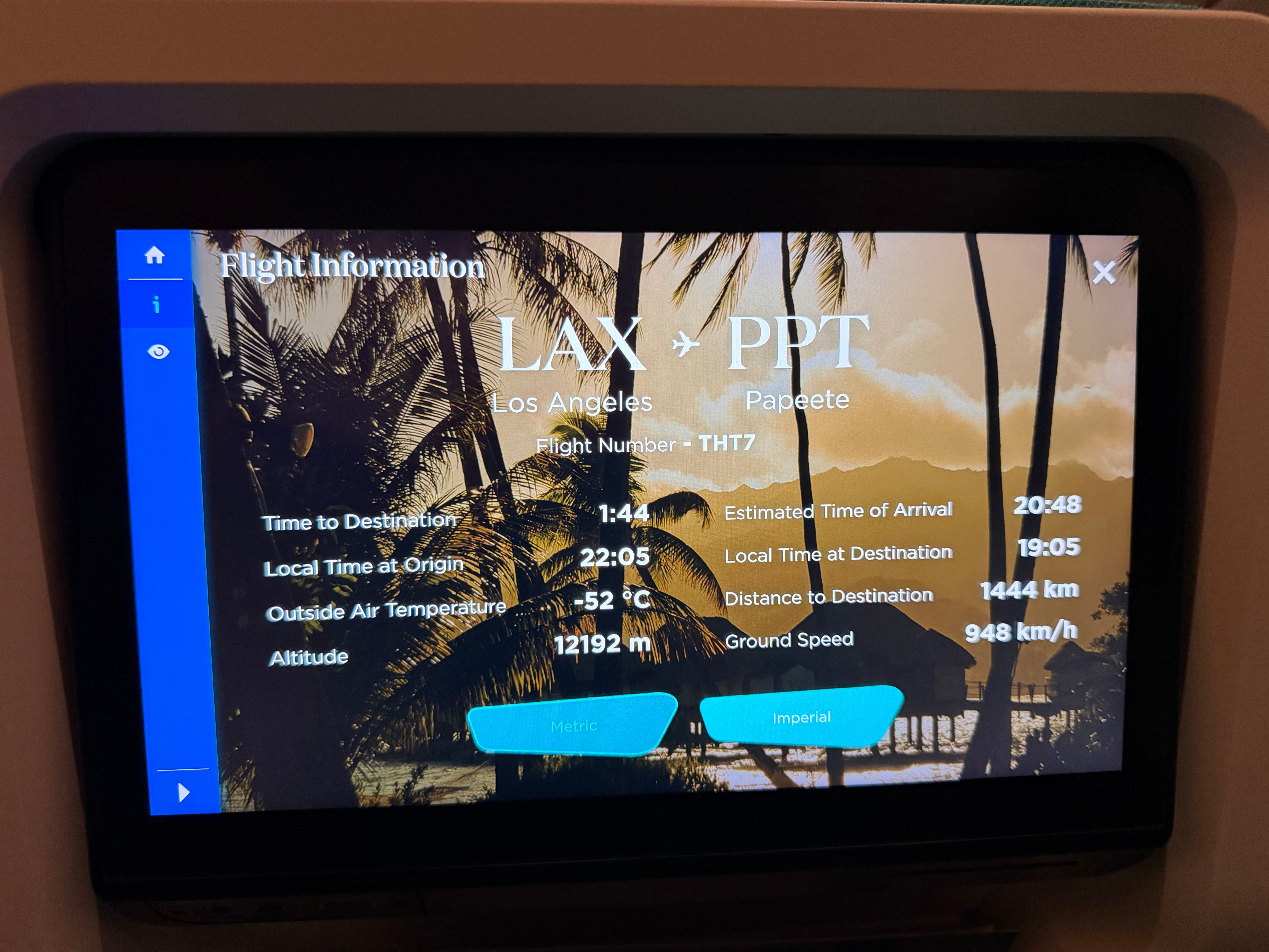 Air Tahiti Nui flight information screen showing the remaining time before arrival in Papeete.