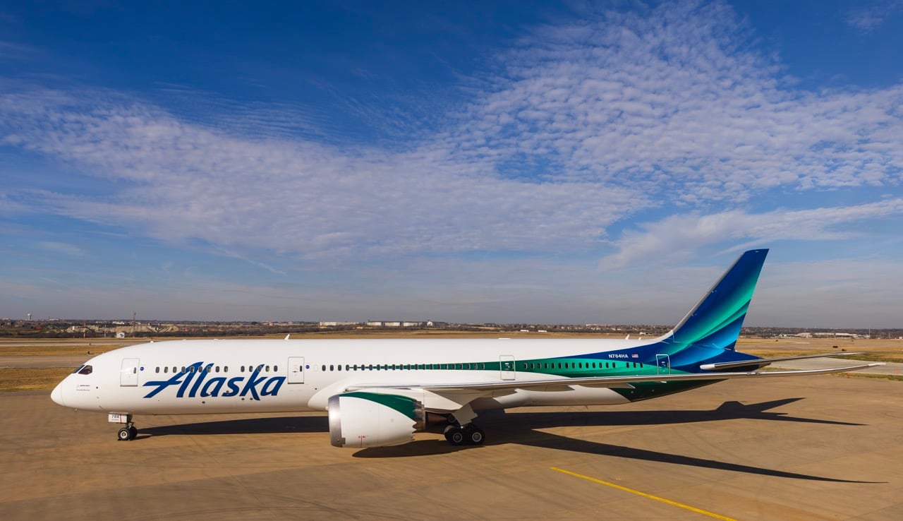 Alaska Airlines new Aurora Borealis themed global livery on a Boeing 787-9.