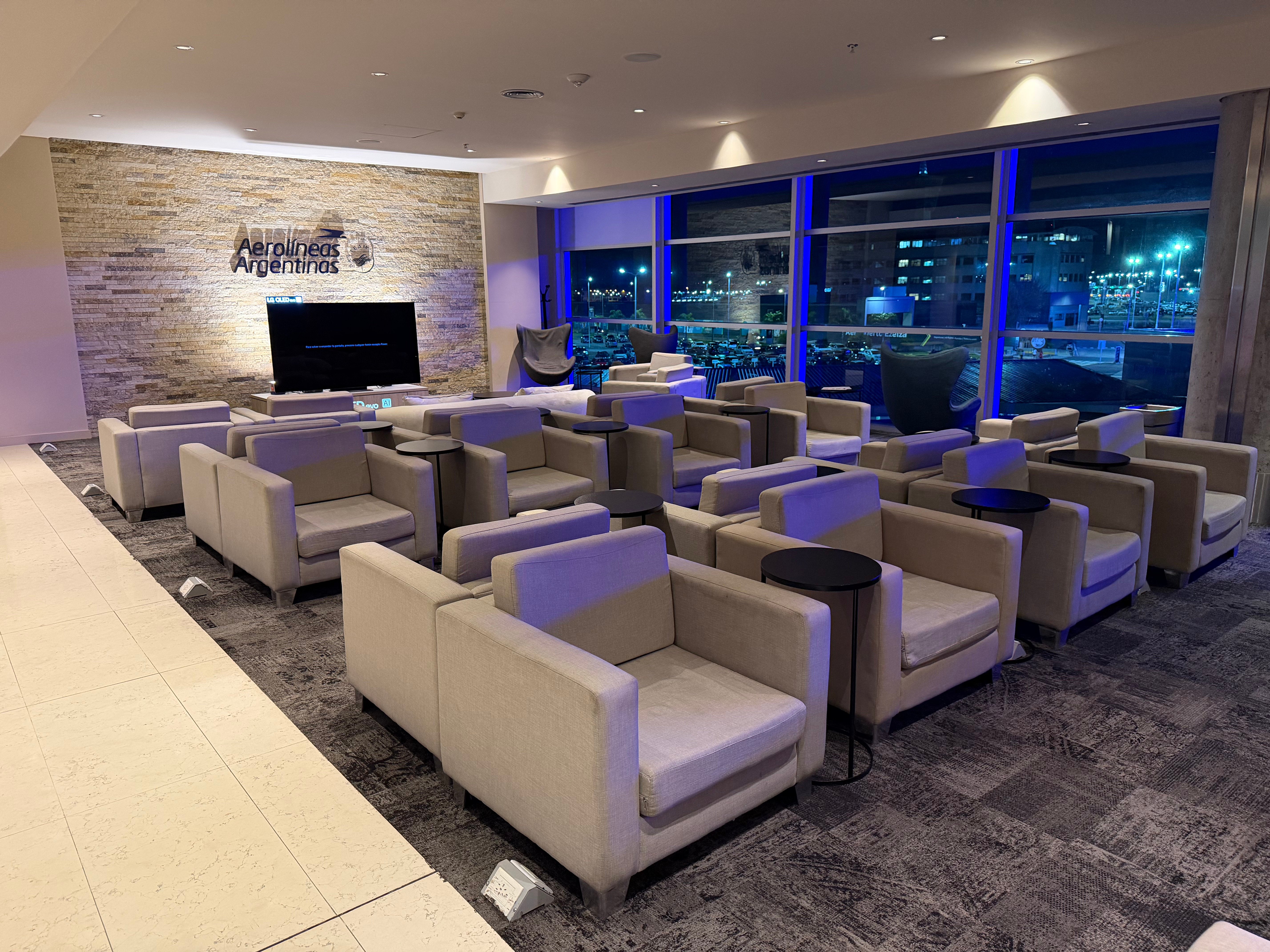 Main seating area inside the Aerolíneas Argentinas Condor Lounge at Ezeiza.