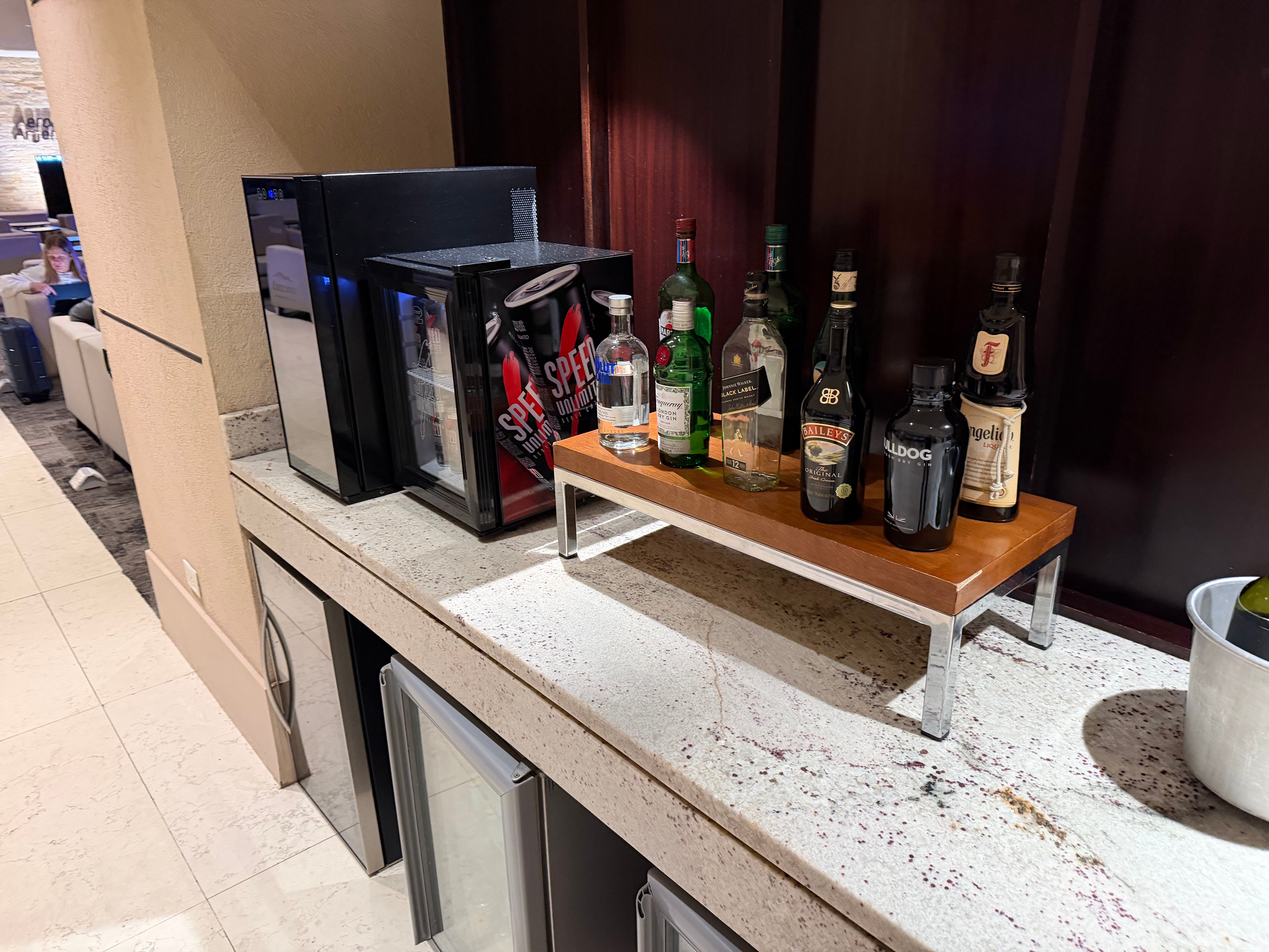 Bar and liquor selection inside the Aerolíneas Argentinas Condor Lounge.