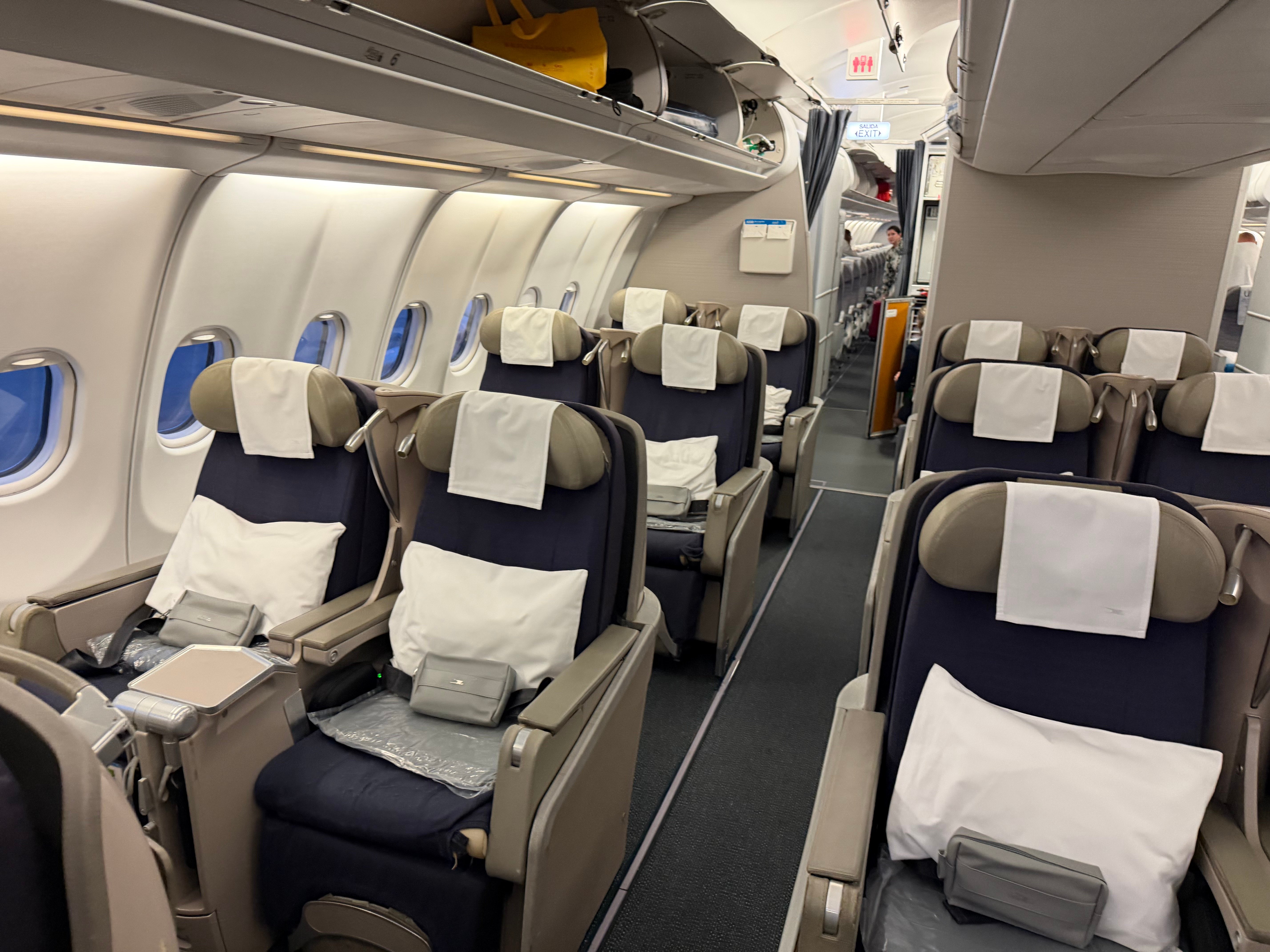 Forward section of the Aerolíneas Argentinas A330 Business Class cabin.