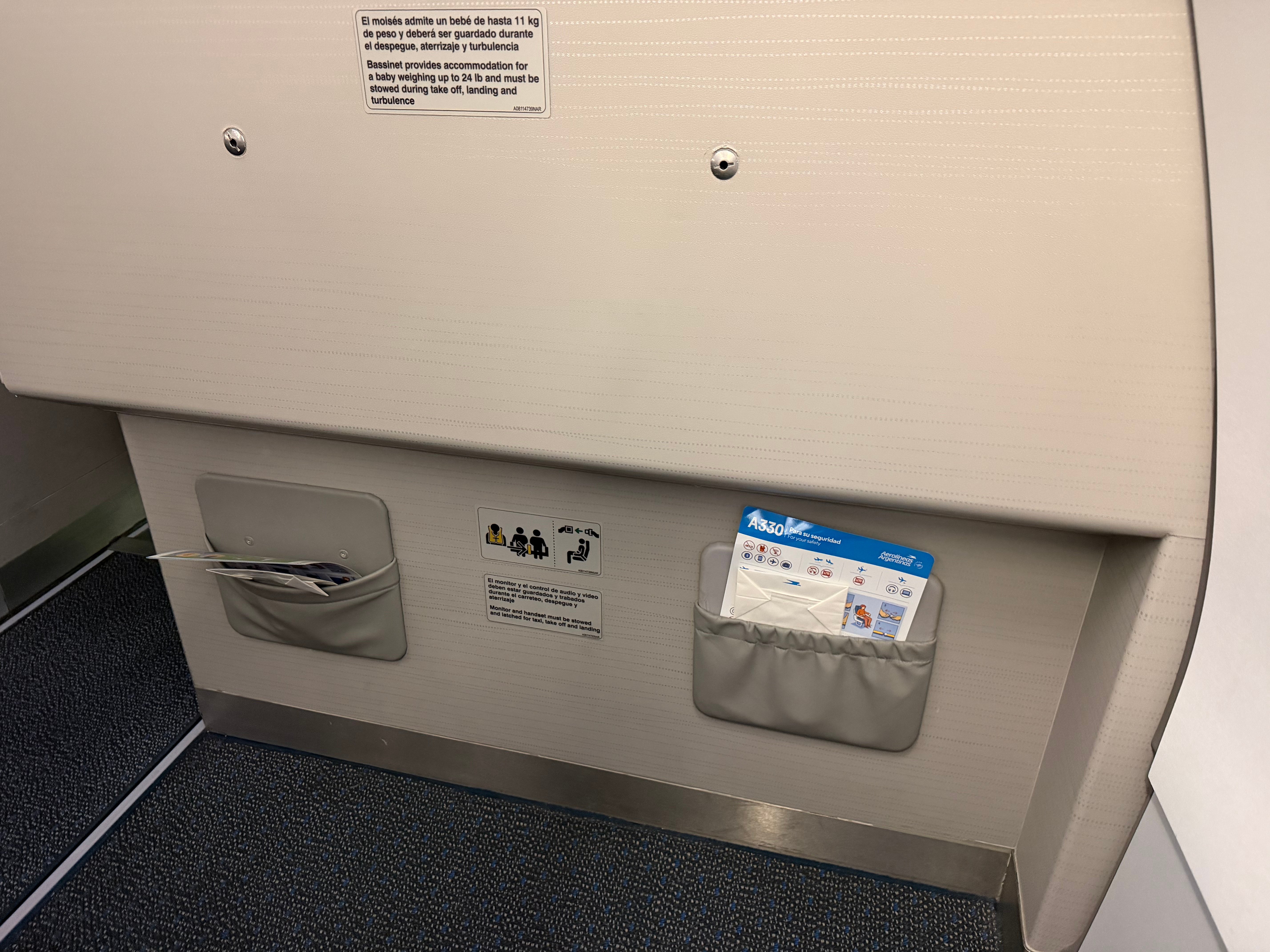 Storage pockets in front of an Aerolíneas Argentinas A330 bulkhead seat.