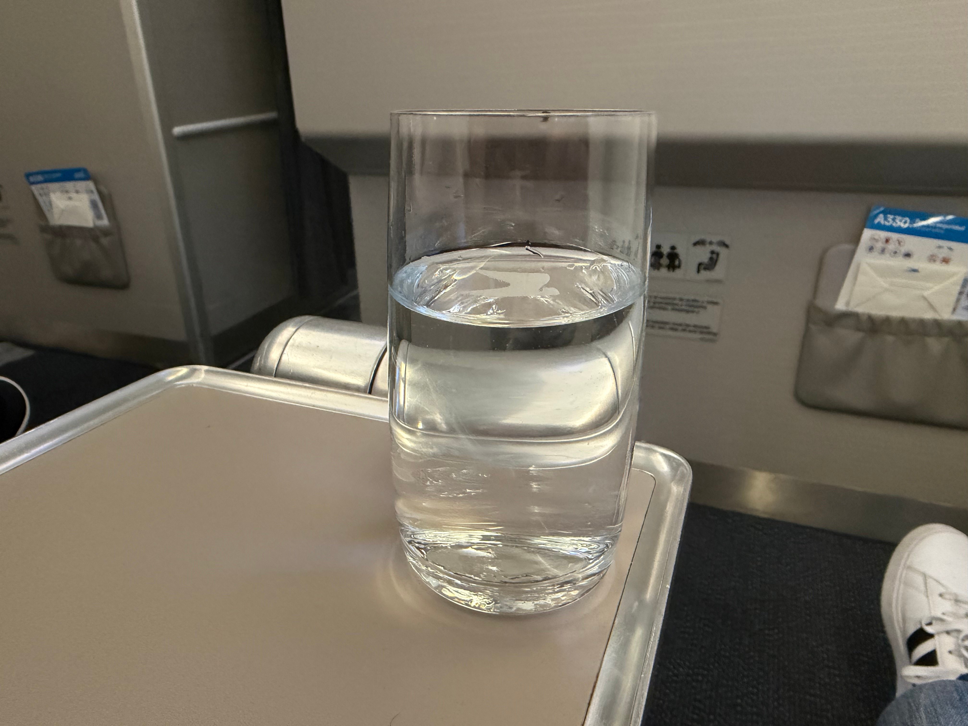 Glass of water served before departure in Aerolíneas Argentinas Business Class.