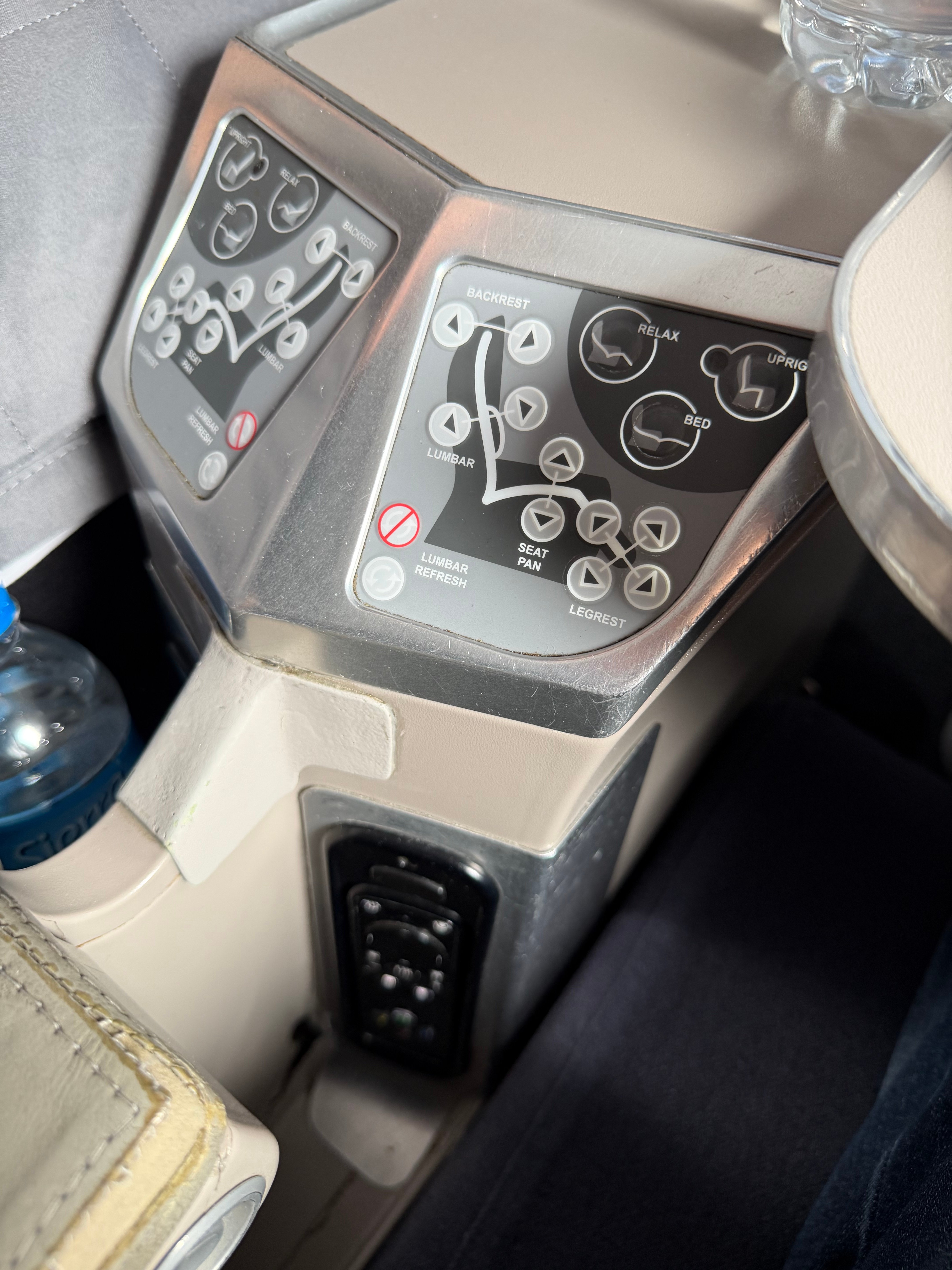 Seat controls and inflight entertainment remote on the Aerolíneas Argentinas A330.