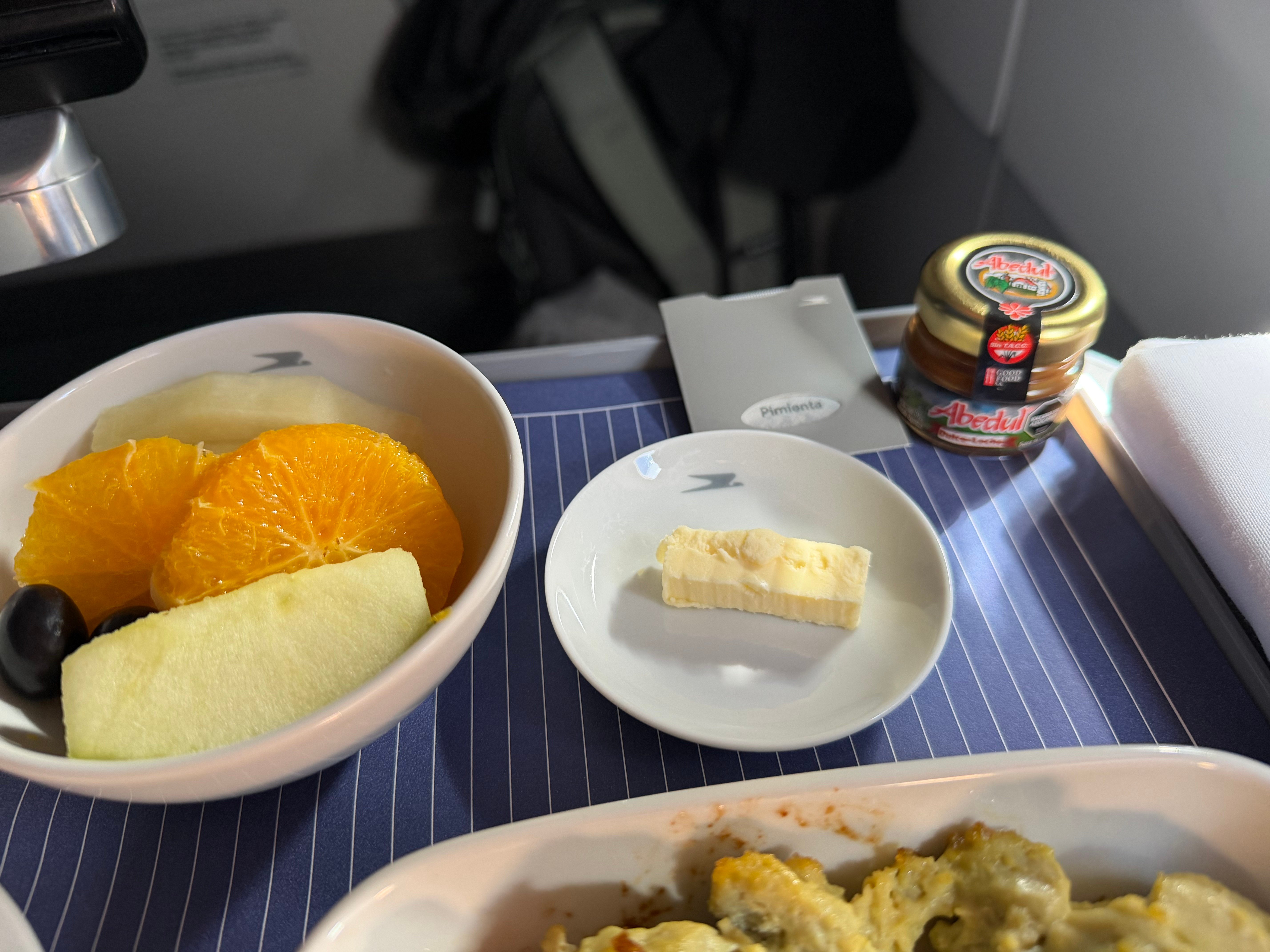 Fresh fruit and butter on the Aerolíneas Argentinas Business Class breakfast tray.