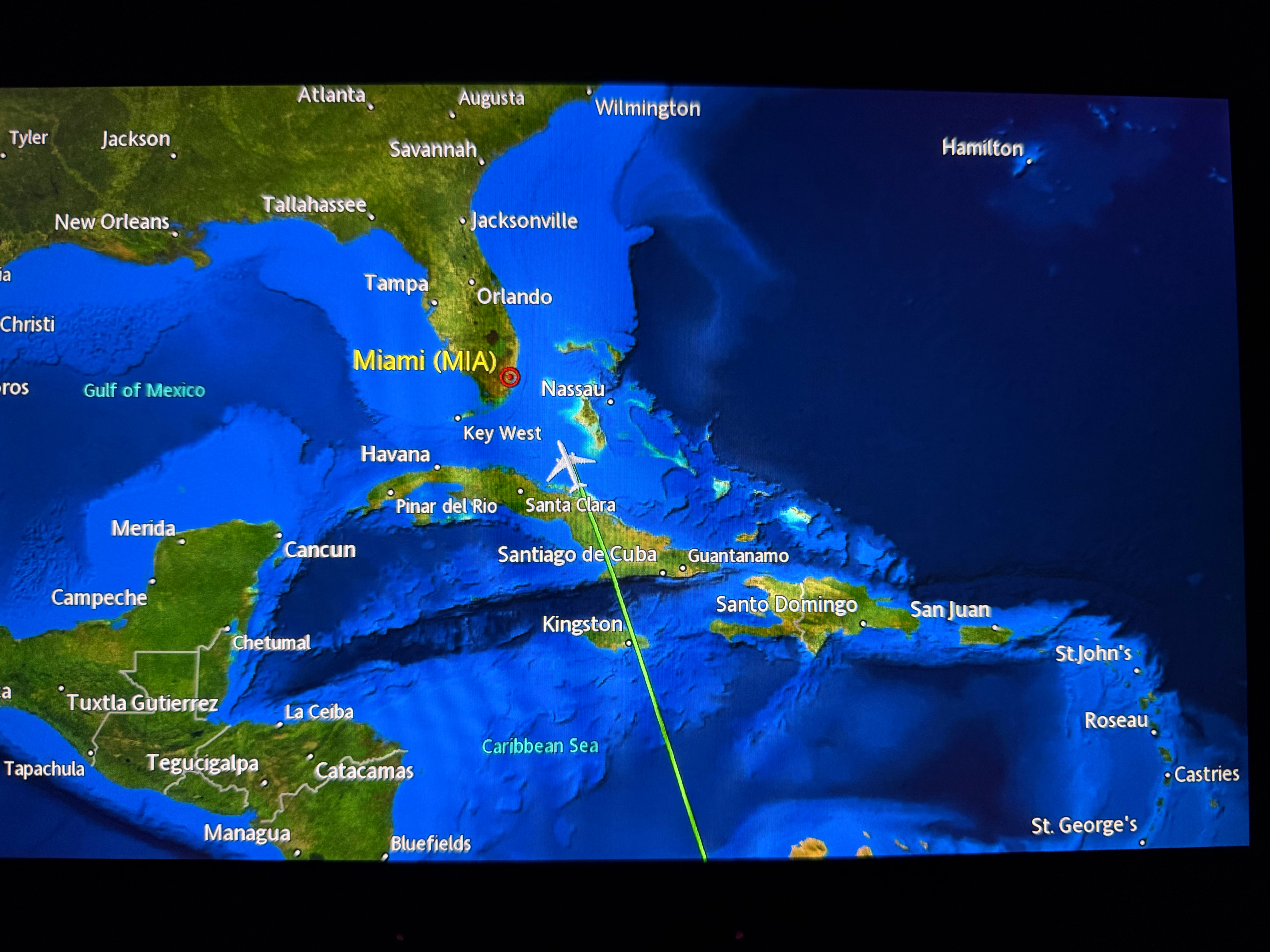 Moving map showing the Aerolíneas Argentinas A330 approaching Miami.