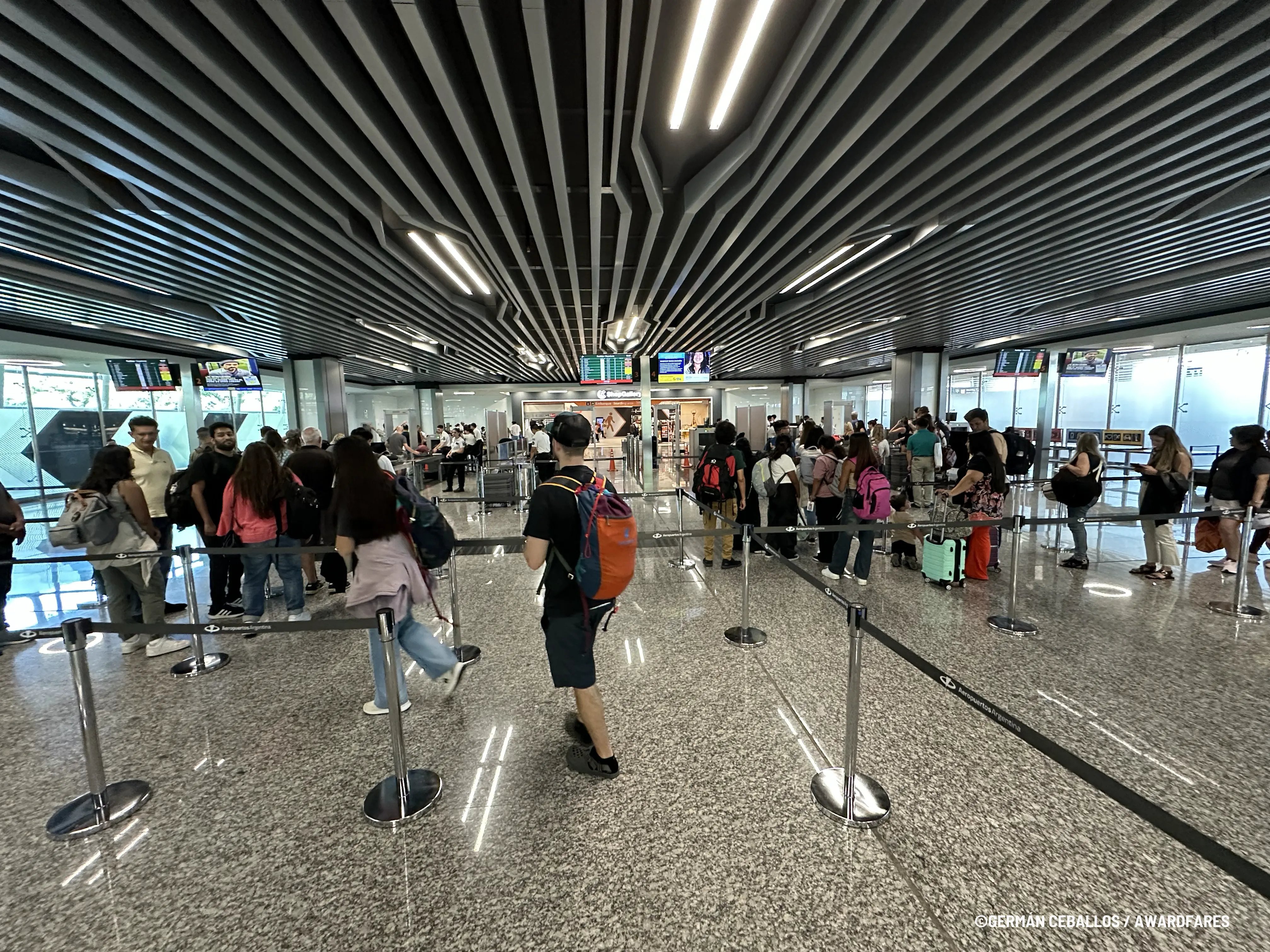 Aerolíneas Argentinas 737 MAX 8 Clase Económica de Buenos Aires a Ushuaia (2025)