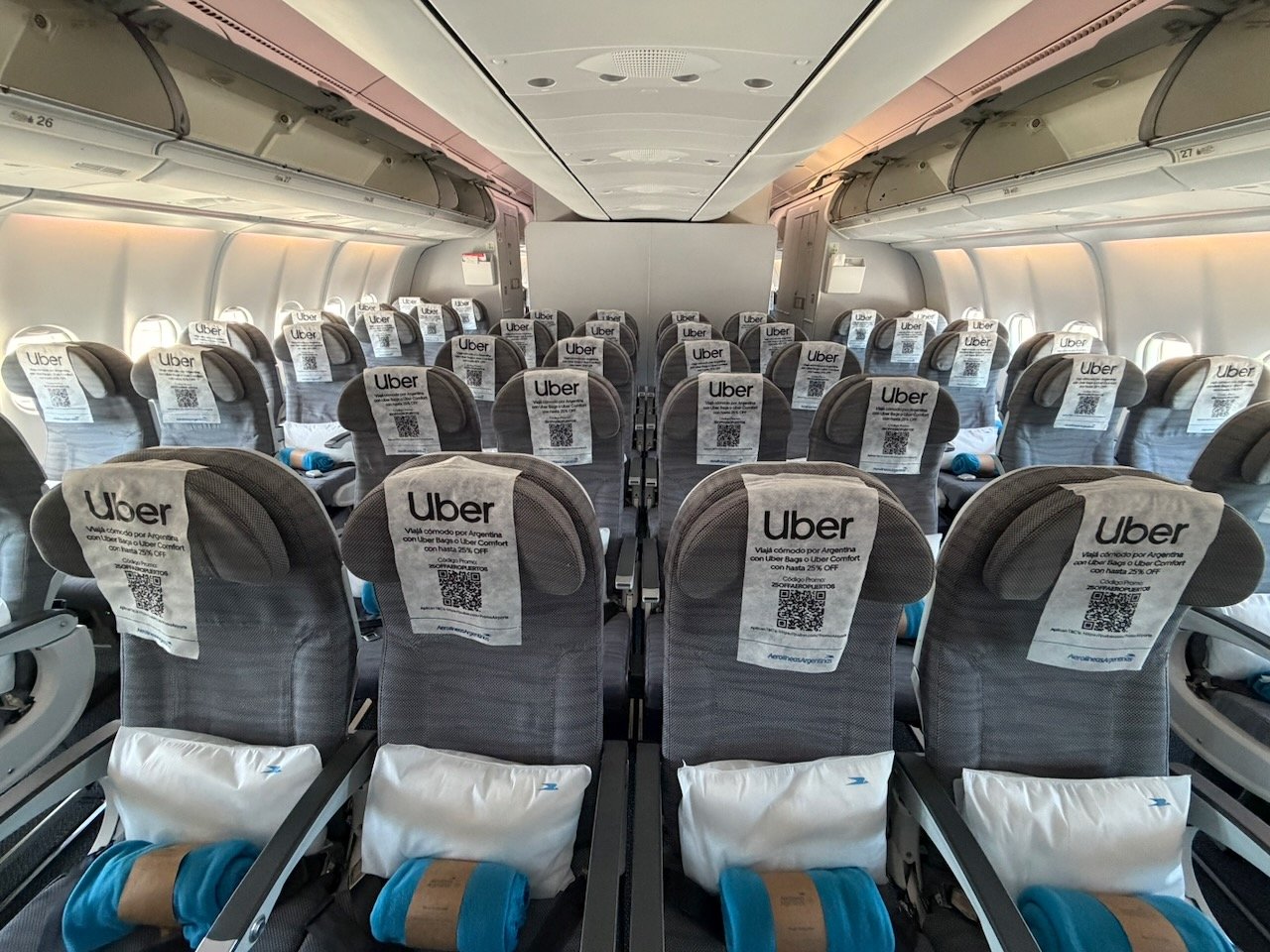 Centered view of the Aerolíneas Argentinas A330 economy cabin.