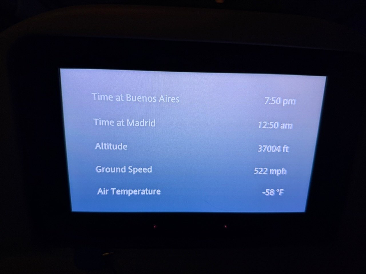 Aerolíneas Argentinas IFE flight information screen showing altitude, speed, and time data.