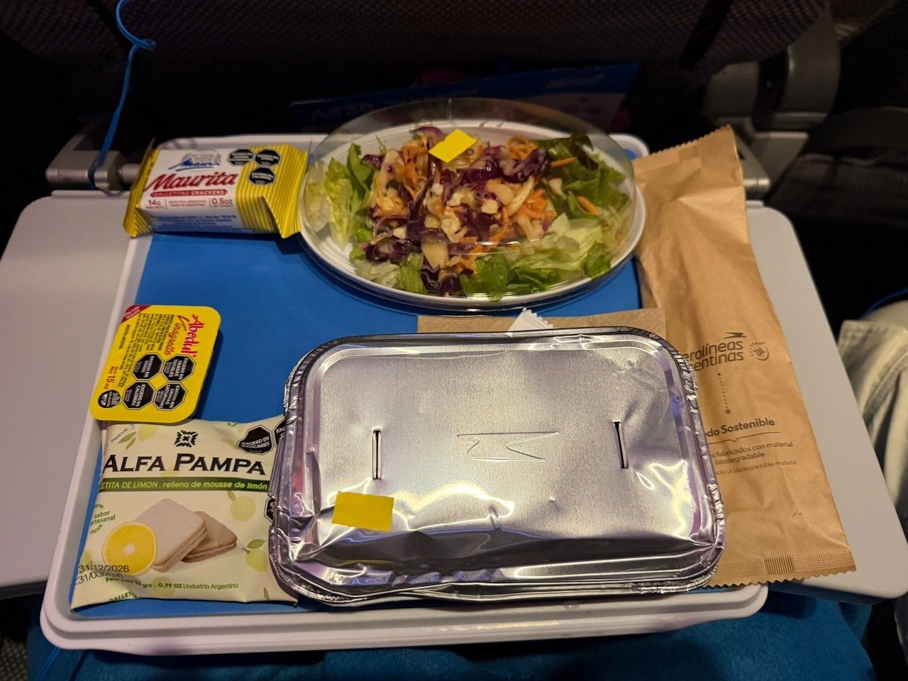 Aerolíneas Argentinas economy dinner tray before opening the hot main course.