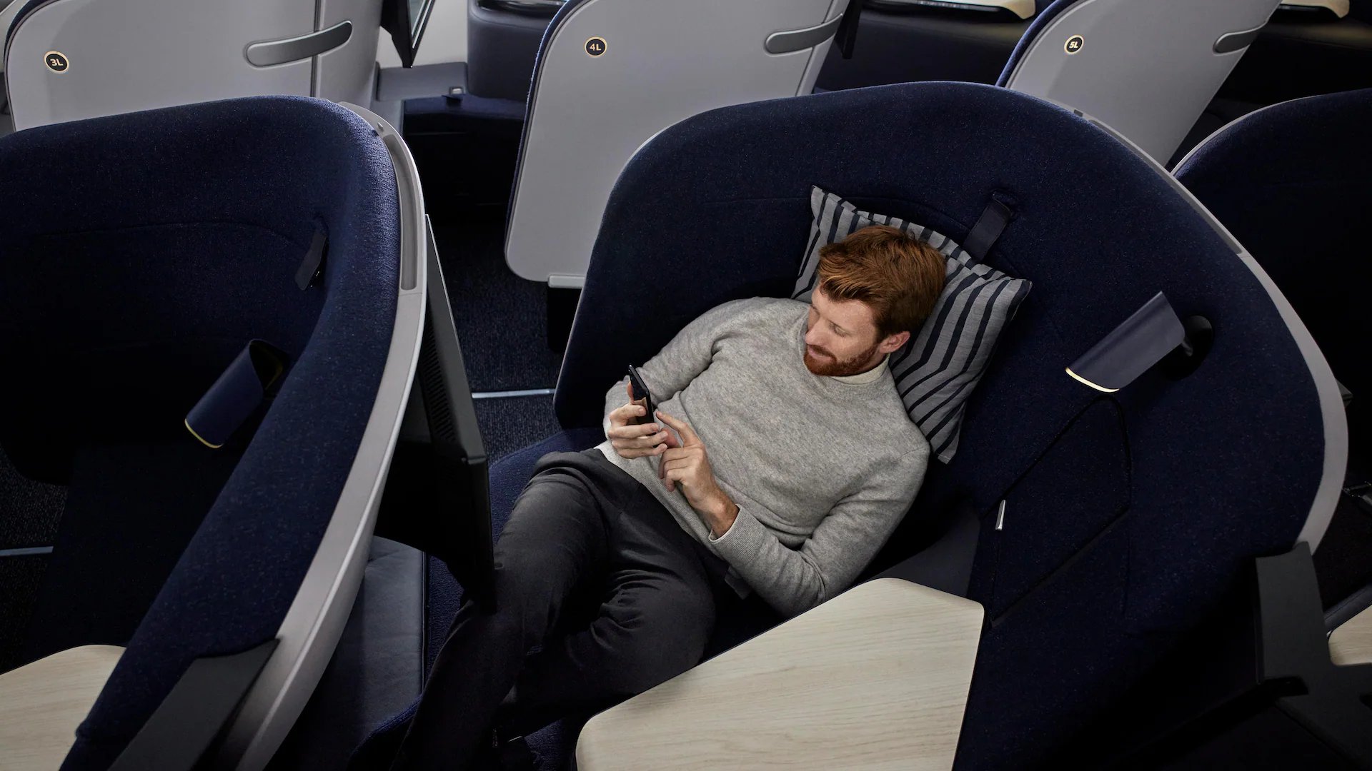 The unique no-recline Finnair AirLounge seat.