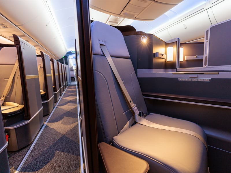 Royal Jordanian’s newer Crown Class cabin on the 787-9.
