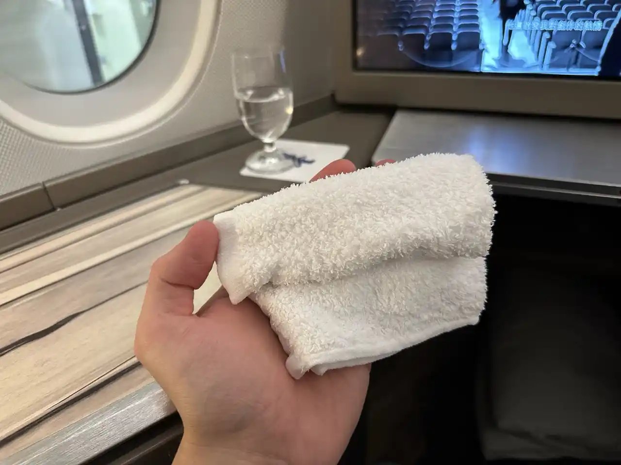 Reseña de China Airlines A350-900 en Clase Business: bebida de bienvenida