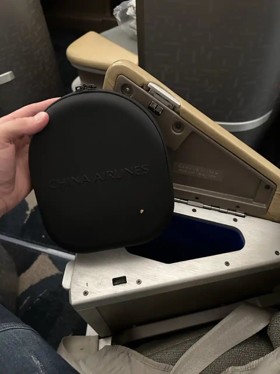 Reseña de China Airlines A350-900 en Clase Business: auriculares