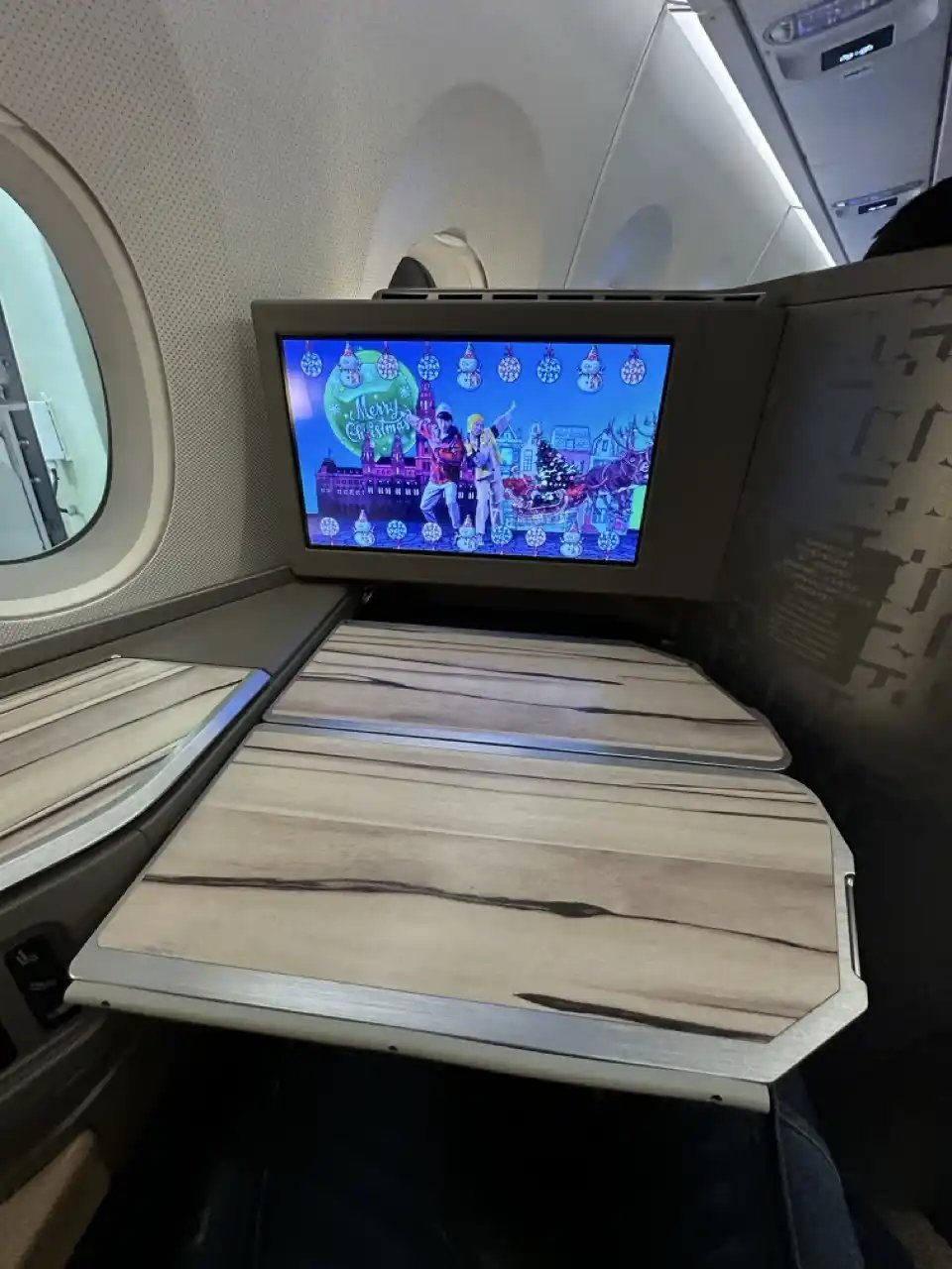 Reseña de China Airlines A350-900 en Clase Business: mesa rebatible