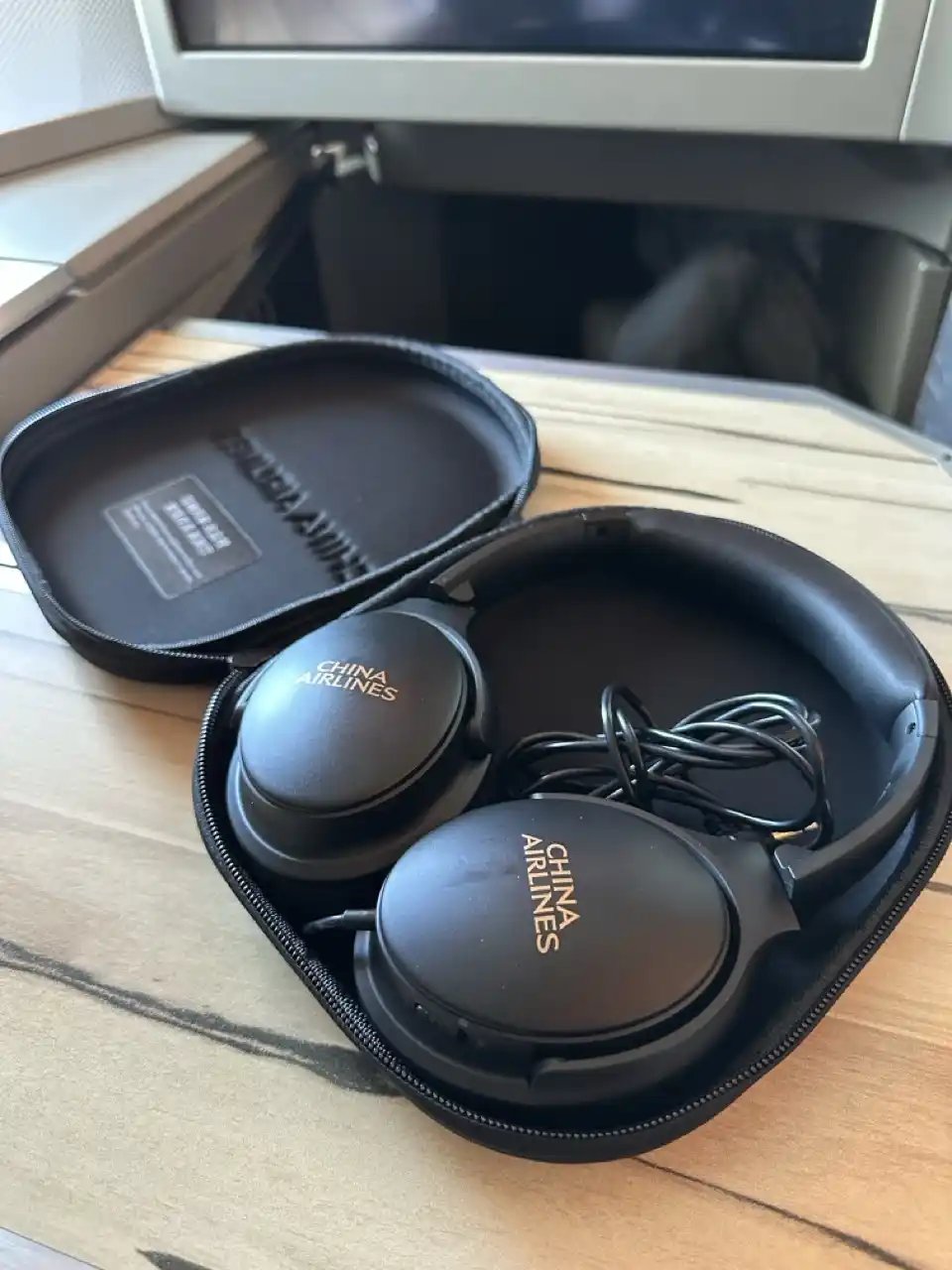 Reseña de China Airlines A350-900 en Clase Business: auriculares