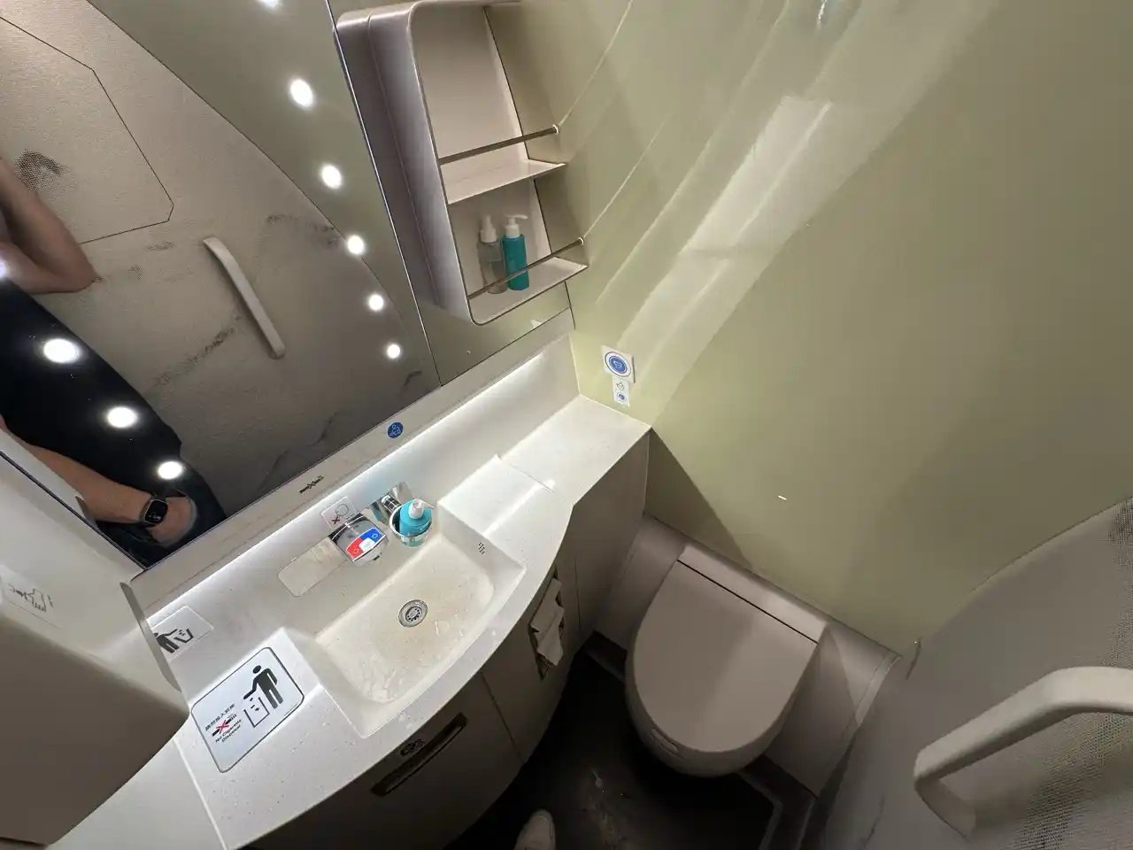 Reseña de China Airlines A350-900 en Clase Business: baño