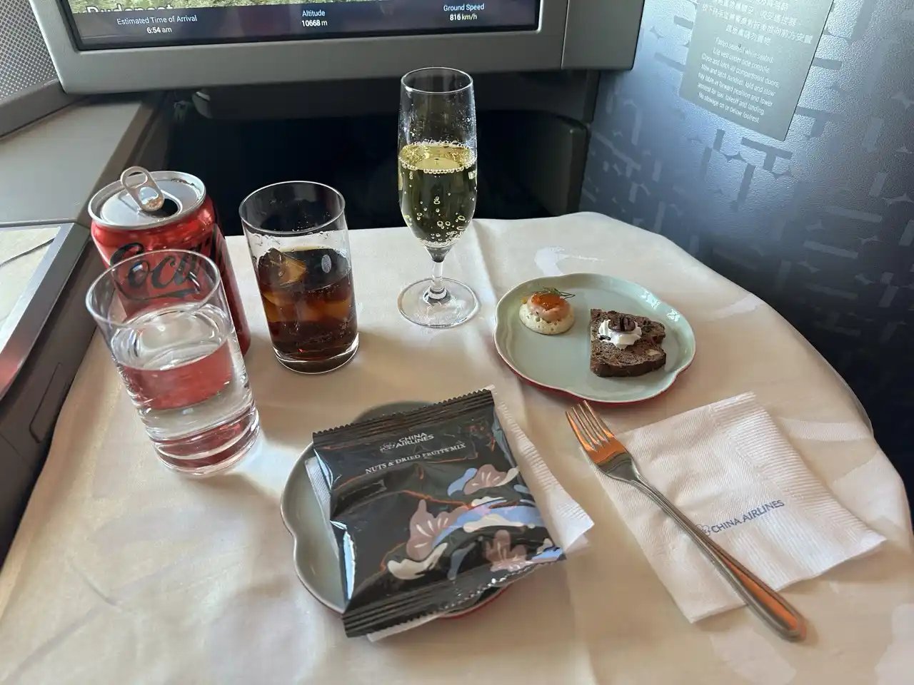 Reseña de China Airlines A350-900 en Clase Business: bebidas y frutos secos