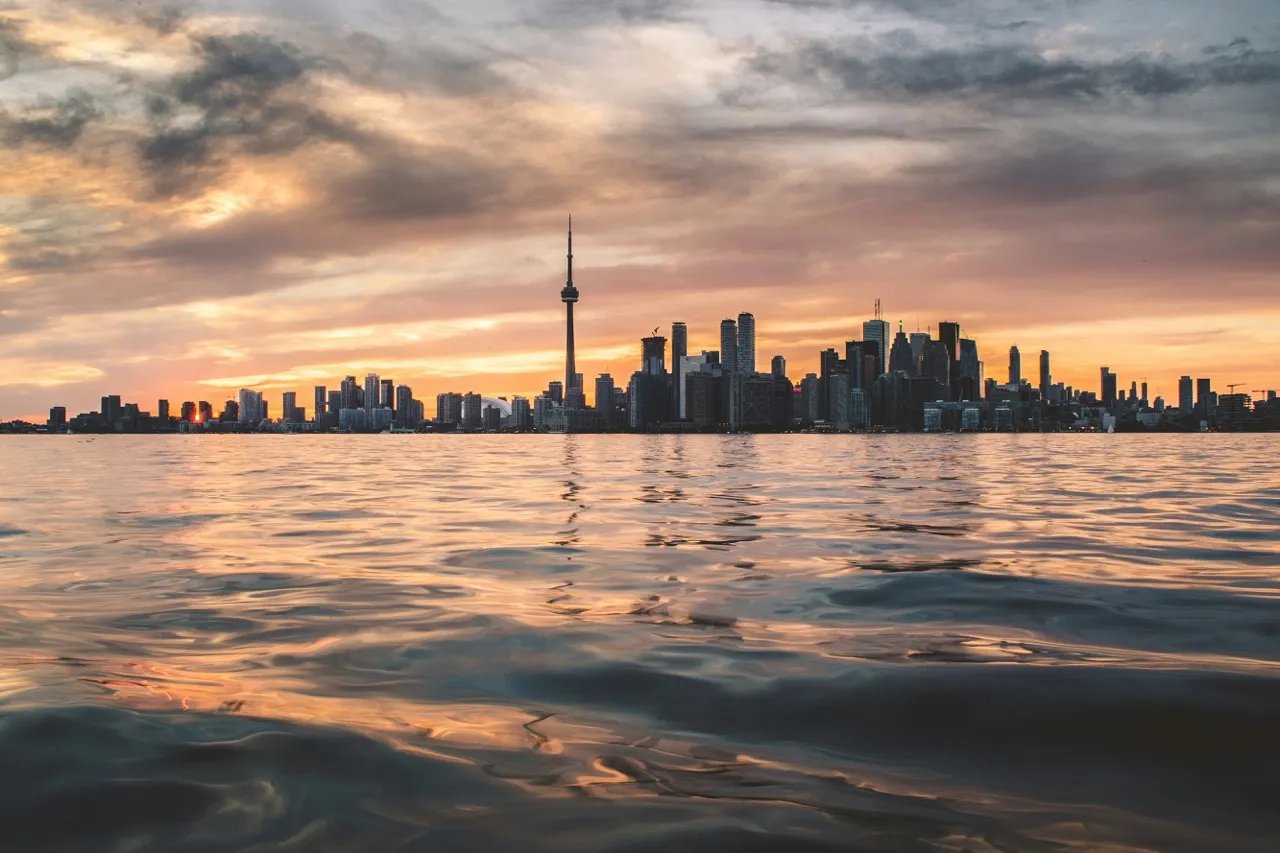 Book SAS Non-stop route to Toronto with SAS EuroBonus points.