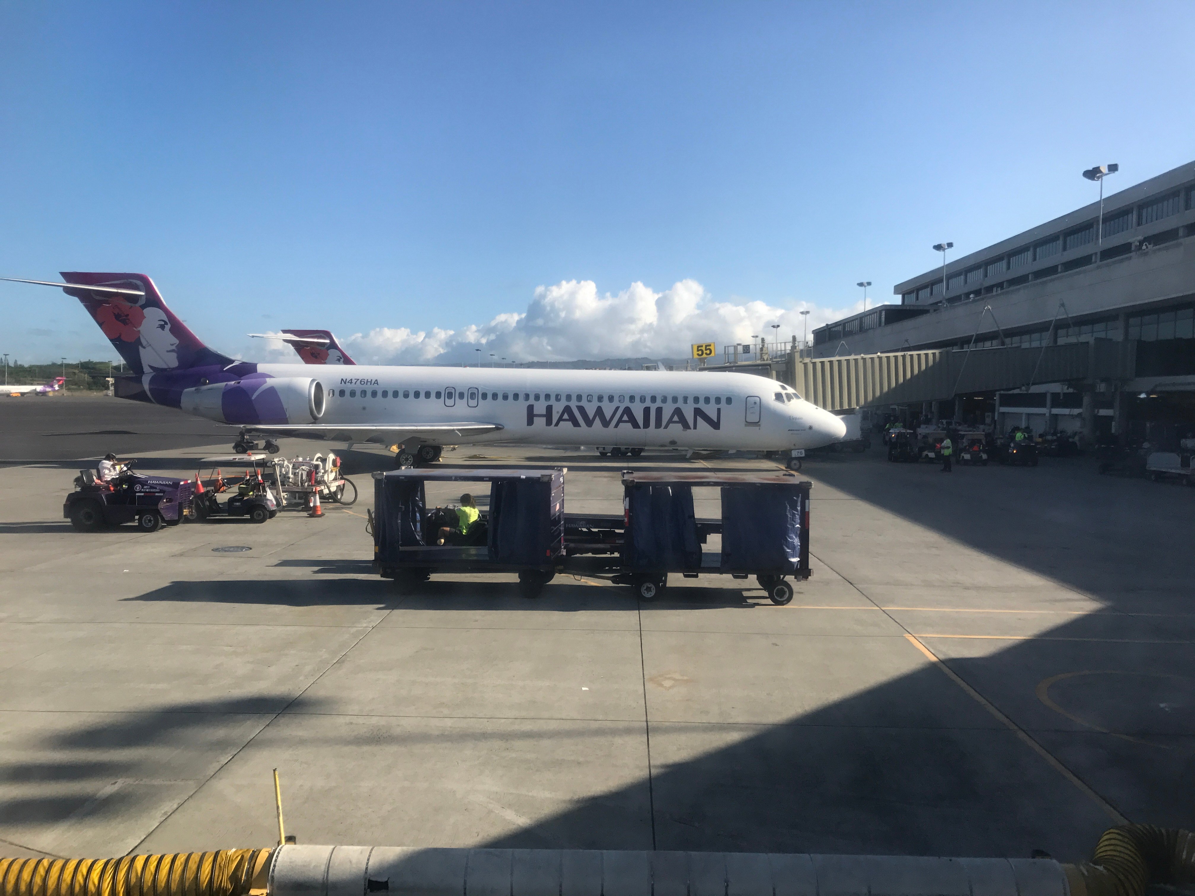 Hawaiian Airlines Boeing 717 (N476HA) parked at the gate at Honolulu International Airport.