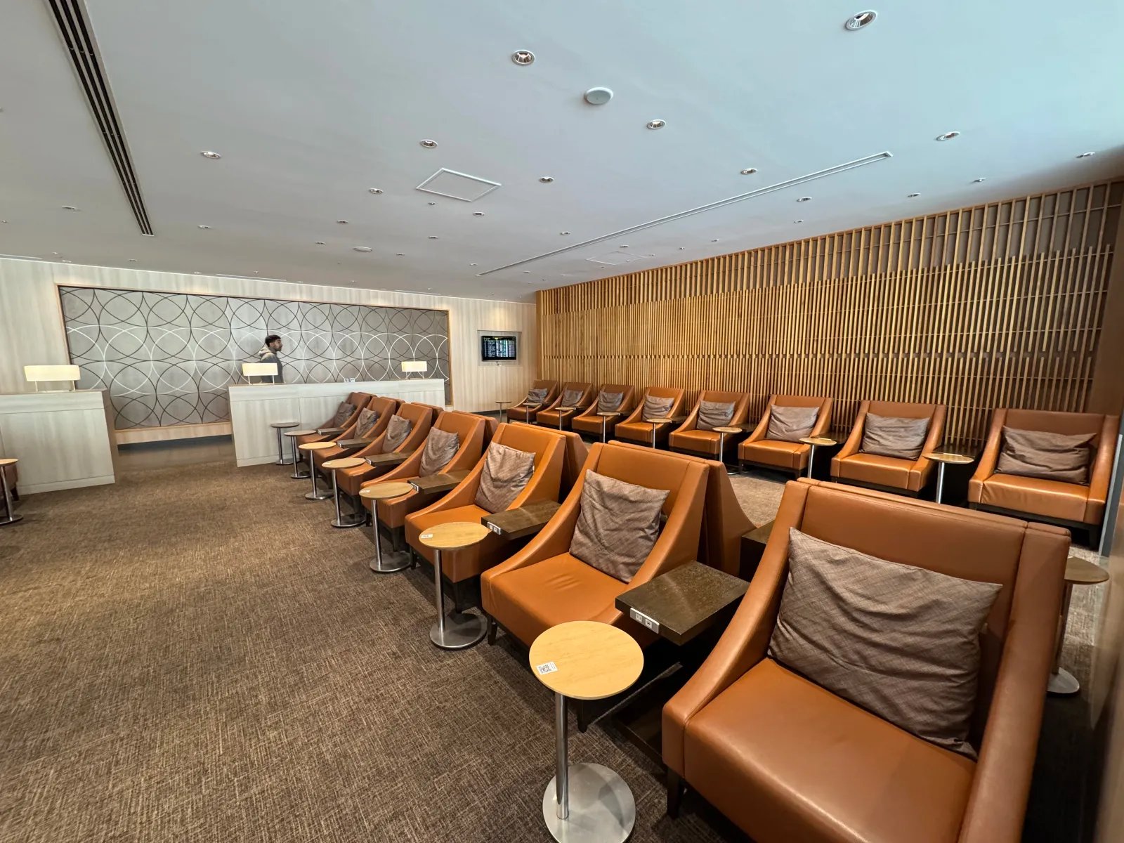 JAL Sakura Lounge at HND