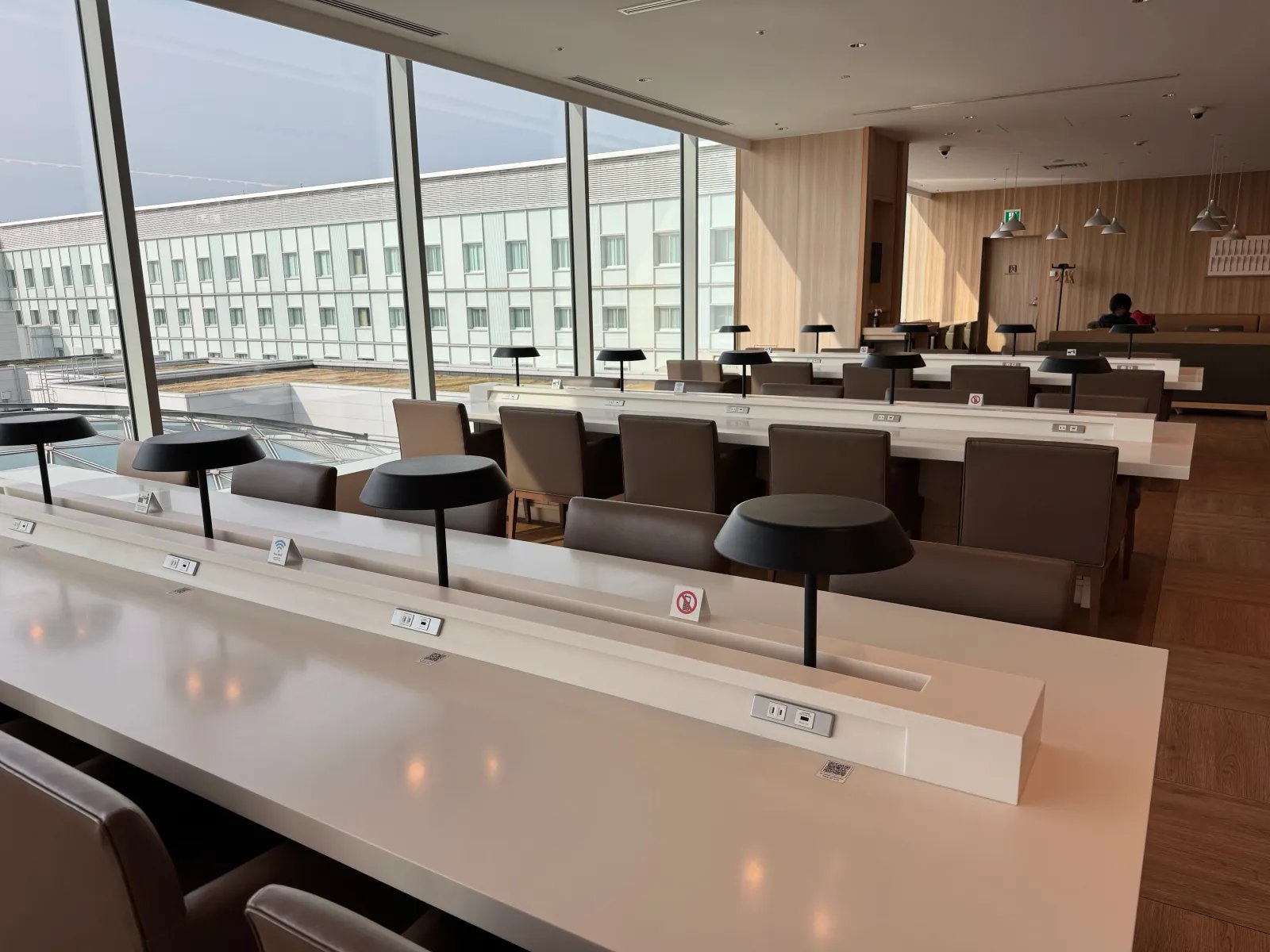 JAL Sakura Lounge at HND