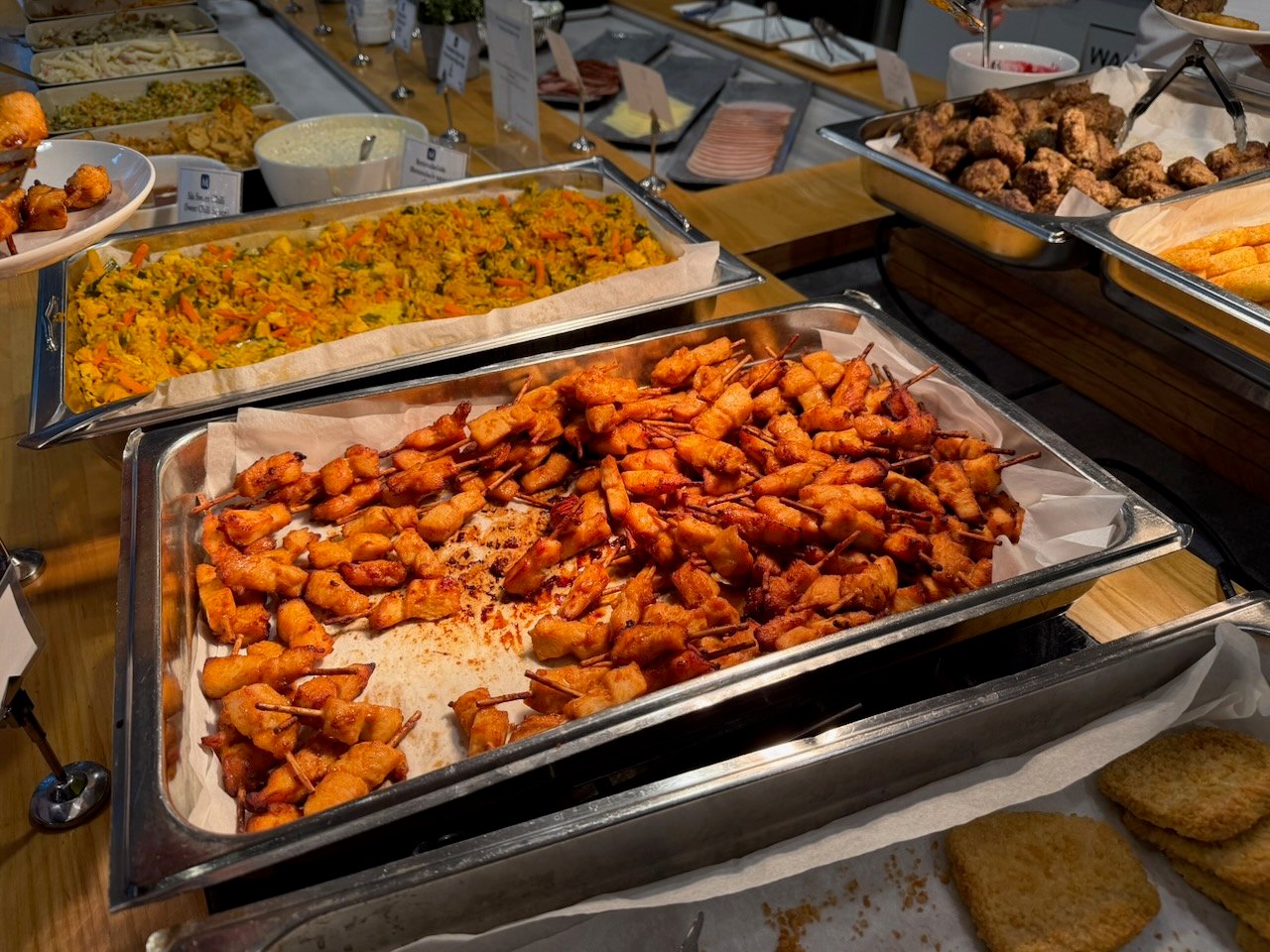 Stockholm pearl lounge hot main dishes on the KLM Amsterdam to Buenos Aires review.