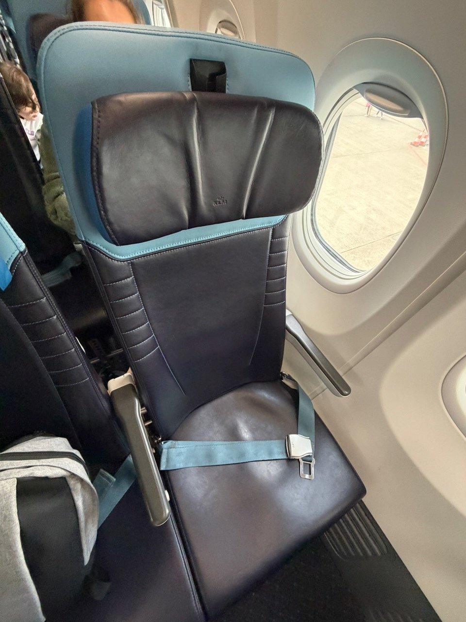 KLM ARN AMS blocked middle seat on the KLM Amsterdam to Buenos Aires review.