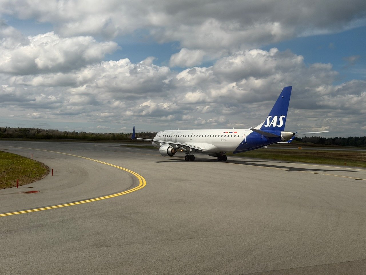 Stockholm ARN SAS aircraft taxiing on the KLM Amsterdam to Buenos Aires review.