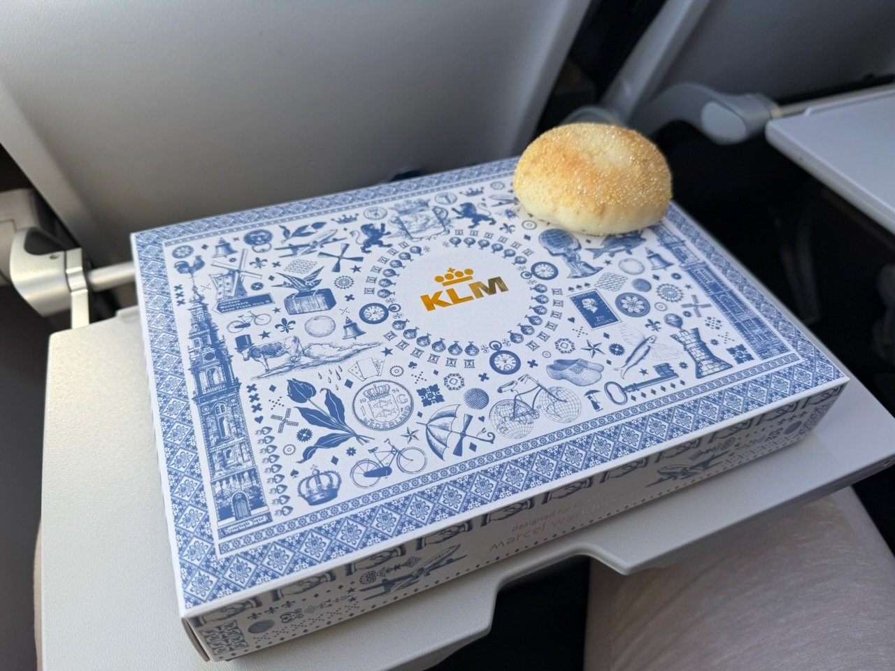 KLM ARN AMS meal box on the KLM Amsterdam to Buenos Aires review.